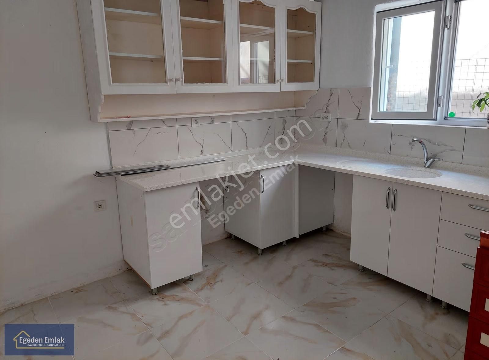 Egeden Emlaktan Kiralık Geniş 1+1 Daire - Görsel 4