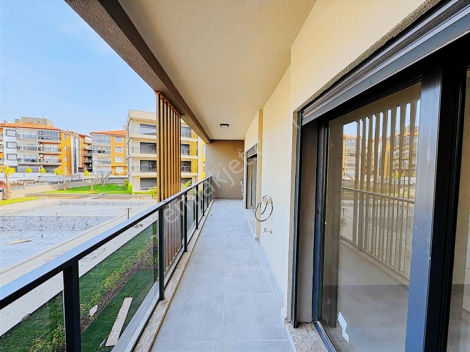 Davutlar'ın En Güzel Sitesinde 100m2 Satılık 2+1 Daire - Görsel 25