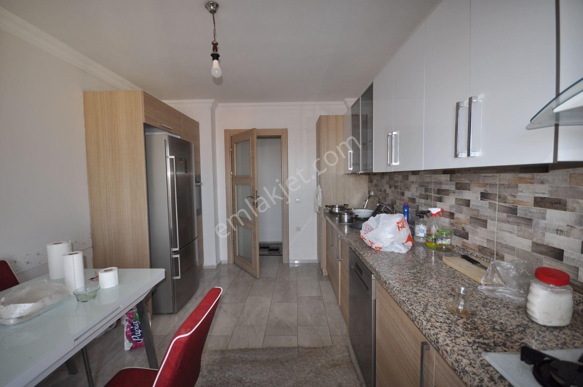 Çeltikçi Mahallesinde Satılık 8 Yaşında 3+1 Daire