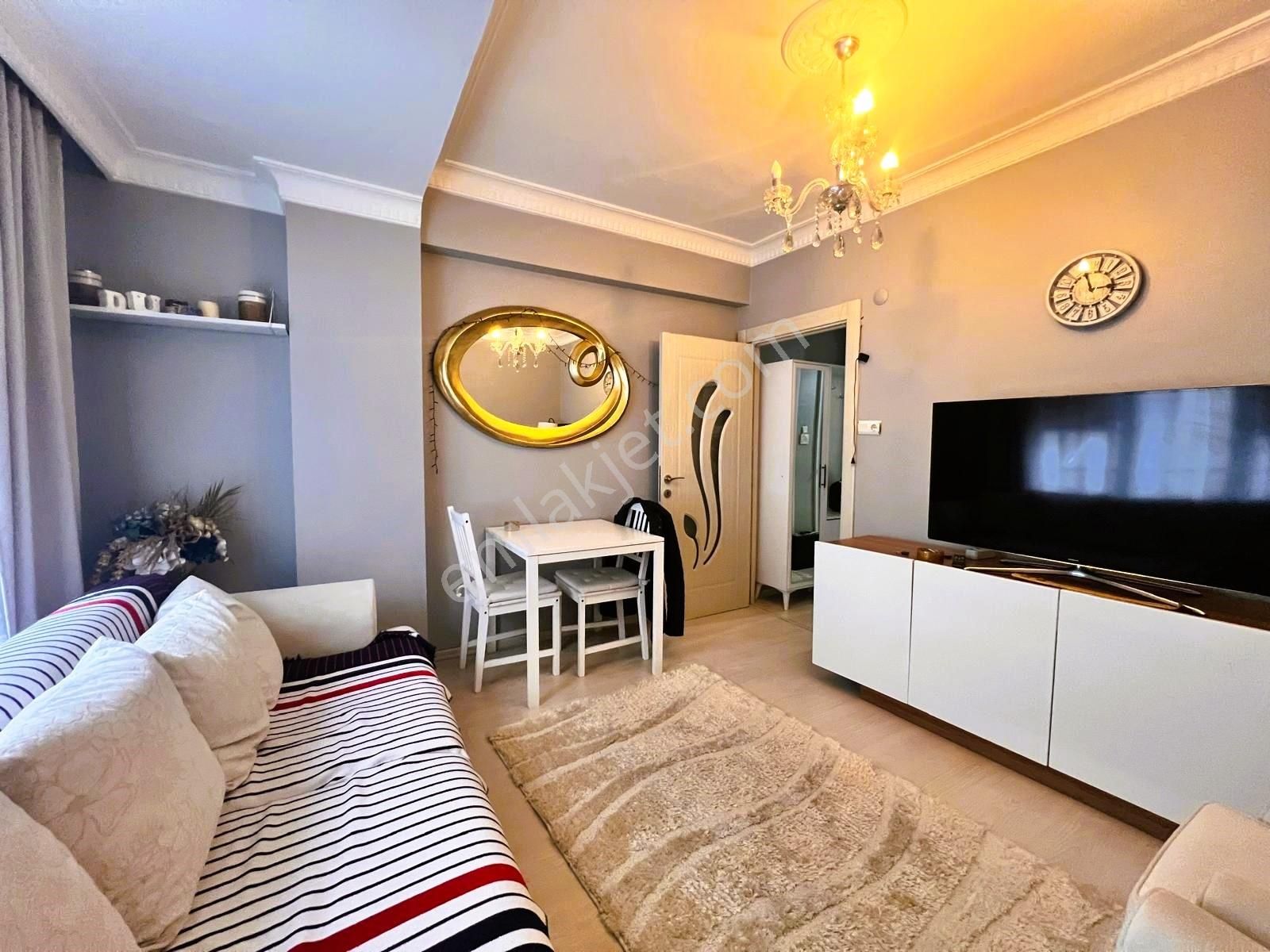 Esenyurt Fatih Mahallesin De Eşyalı Olarak Satılık 1+1 Daire !!