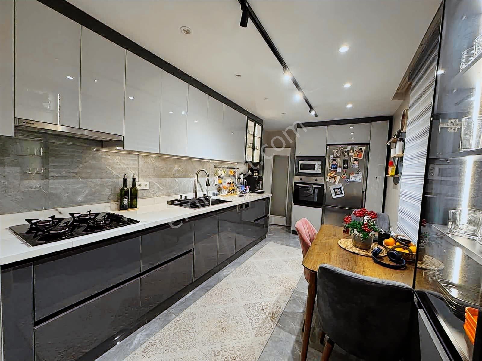 Cadde Üzerinde Özel Mimariii 3+1 Geniş M2'li Lükss 7 Yllık Daire - Görsel 14