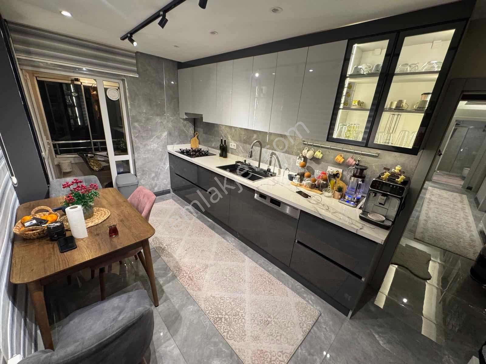 Cadde Üzerinde Özel Mimariii 3+1 Geniş M2'li Lükss 7 Yllık Daire - Görsel 3