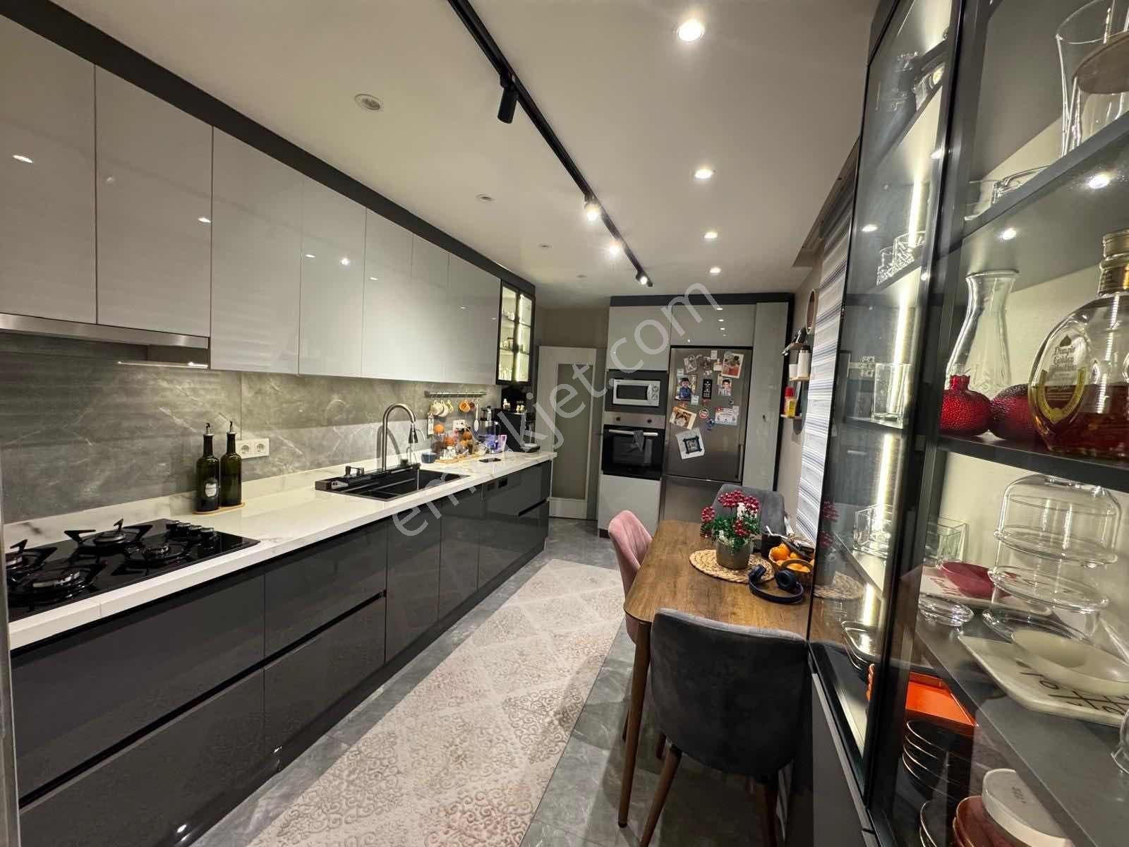 Cadde Üzerinde Özel Mimariii 3+1 Geniş M2'li Lükss 7 Yllık Daire - Görsel 12