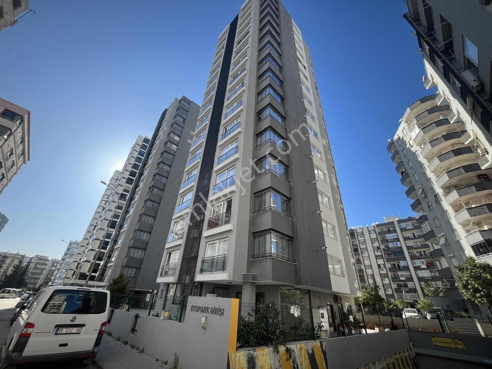 Toros Mahallesi/ultra Lüks/2+1/cep Mutfak/ç.banyo/g.odalı/kombi!