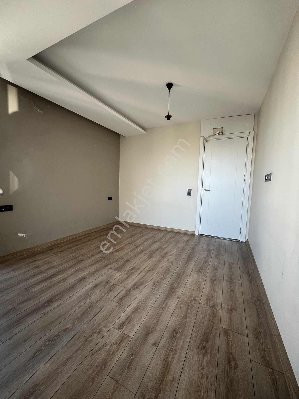 Toros Mahallesi/ultra Lüks/2+1/cep Mutfak/ç.banyo/g.odalı/kombi! - Görsel 2