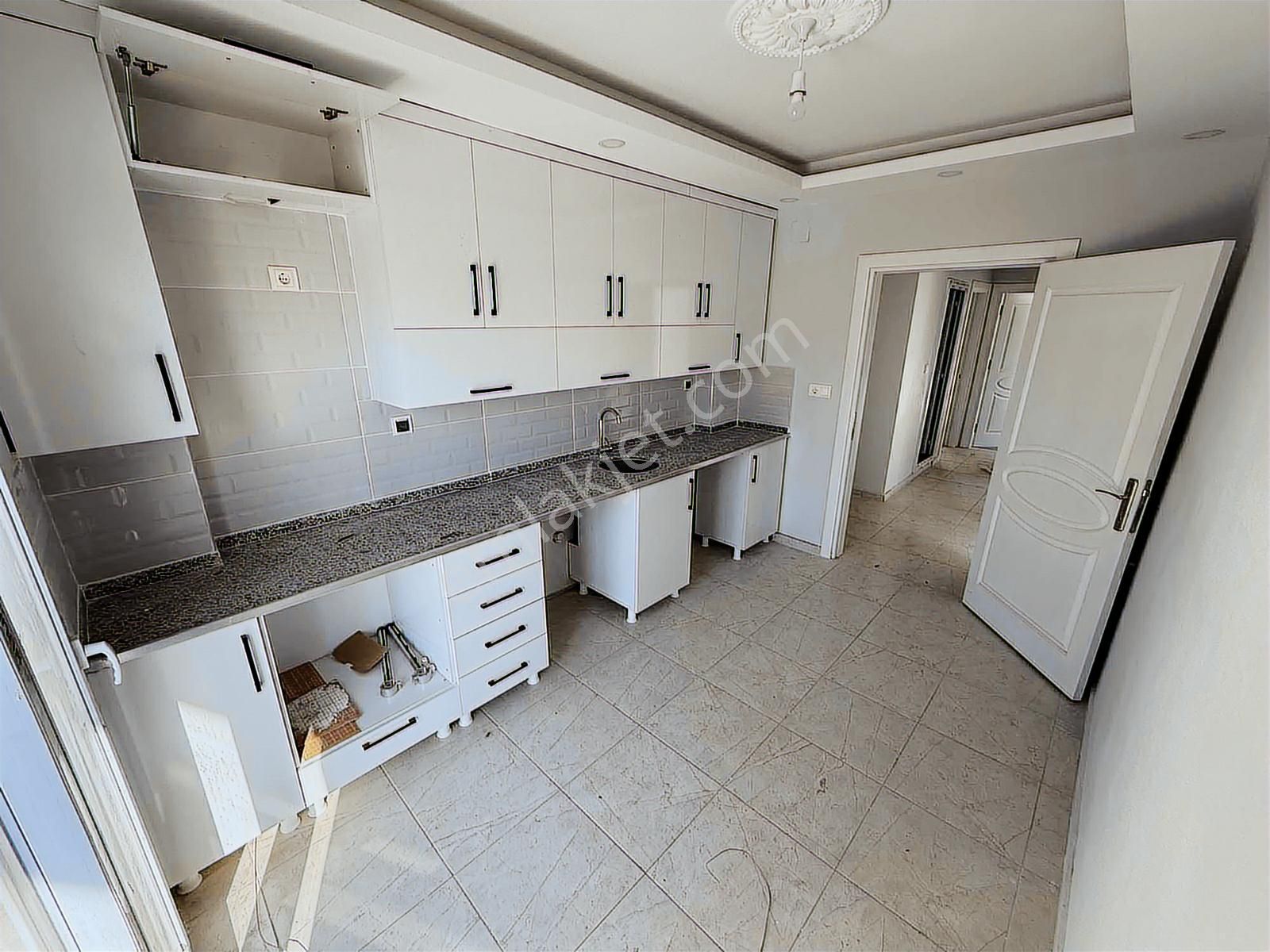 Yeşiltepe'de Caddeye Yakın 2 Katlı Müstakil - Görsel 24