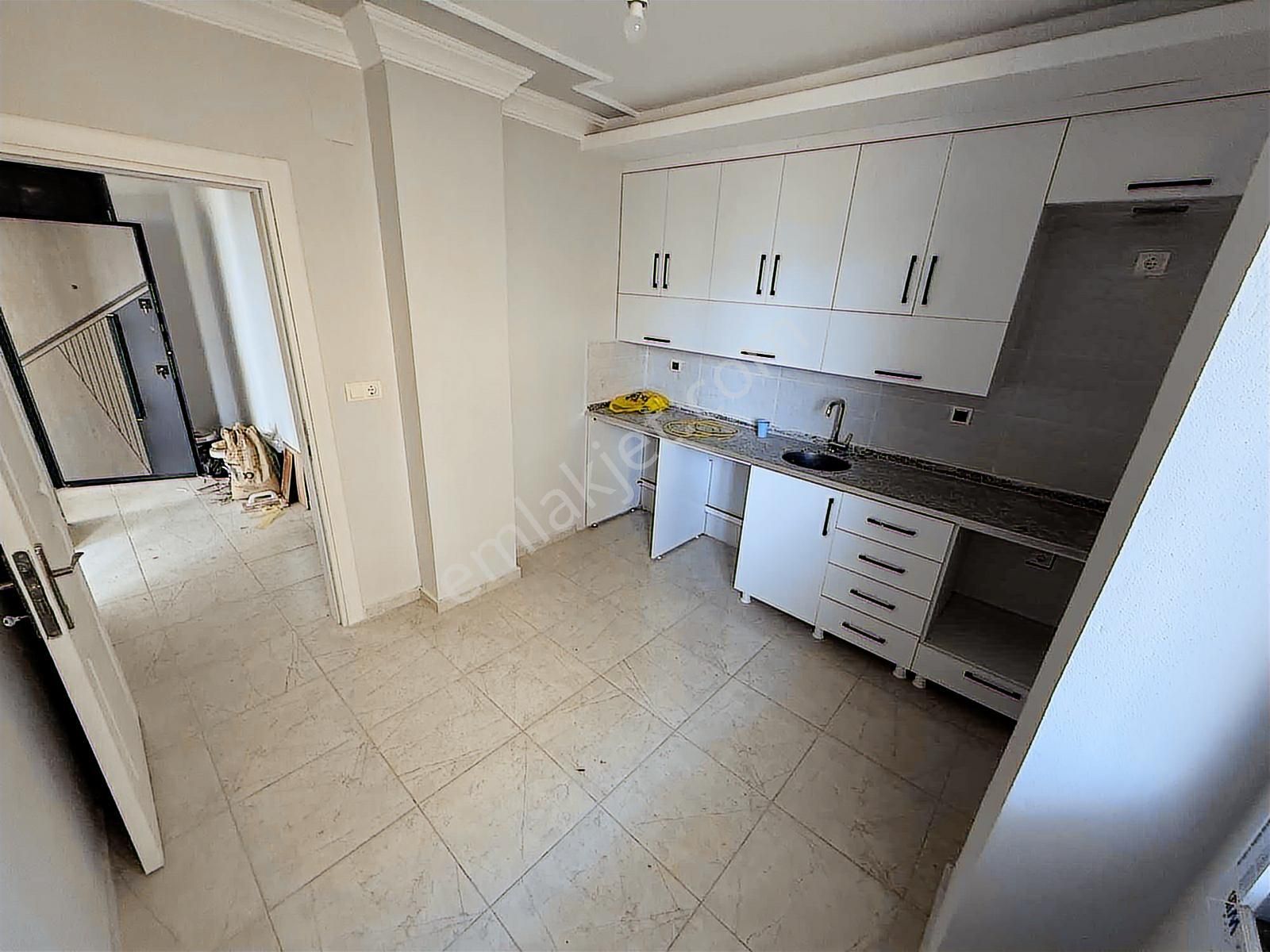 Yeşiltepe'de Caddeye Yakın 2 Katlı Müstakil - Görsel 3