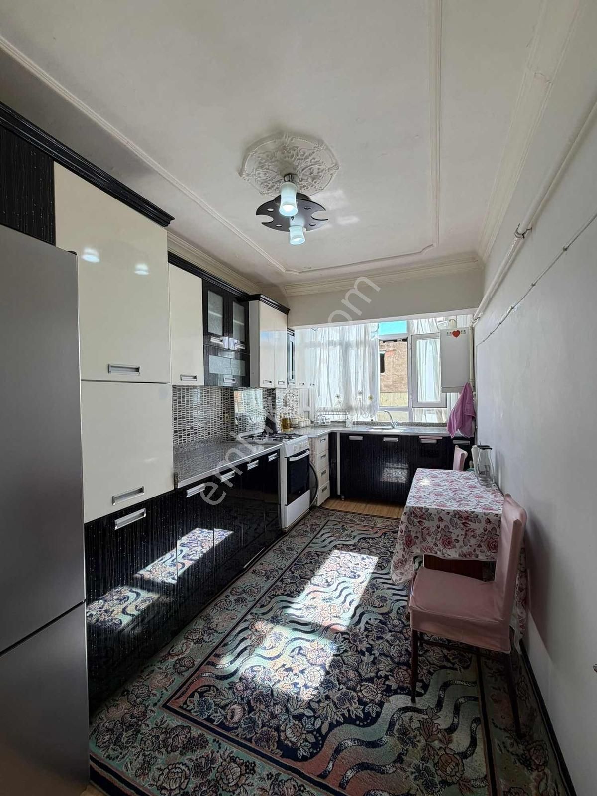 Polis Okulu Civarı Full Bakımlı Acil Satılık Arakat Daire !!!!!!