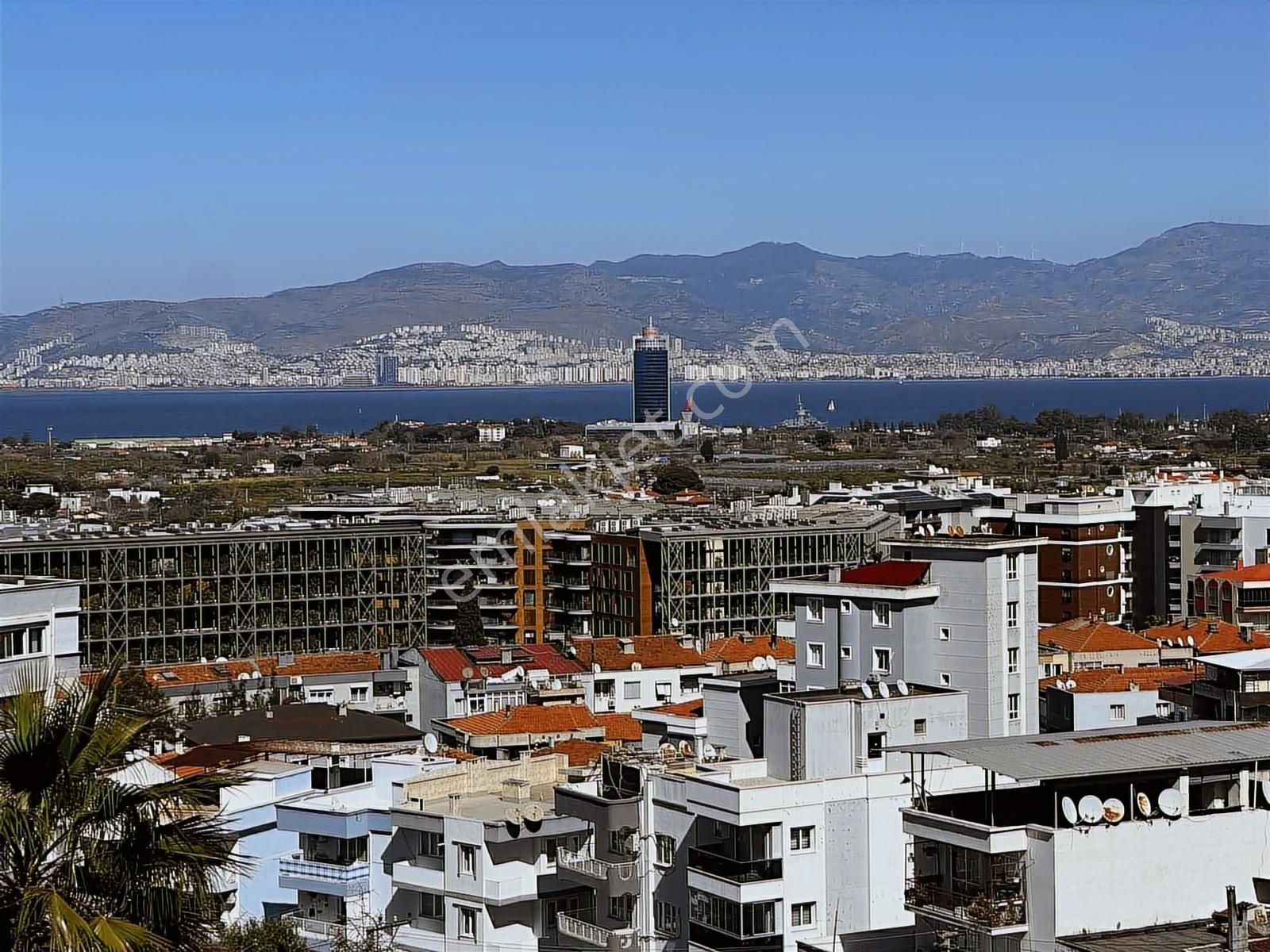 Narlıdere Doruk Life Sitesinde Deniz Manzaralı Lüks Villa - Görsel 2