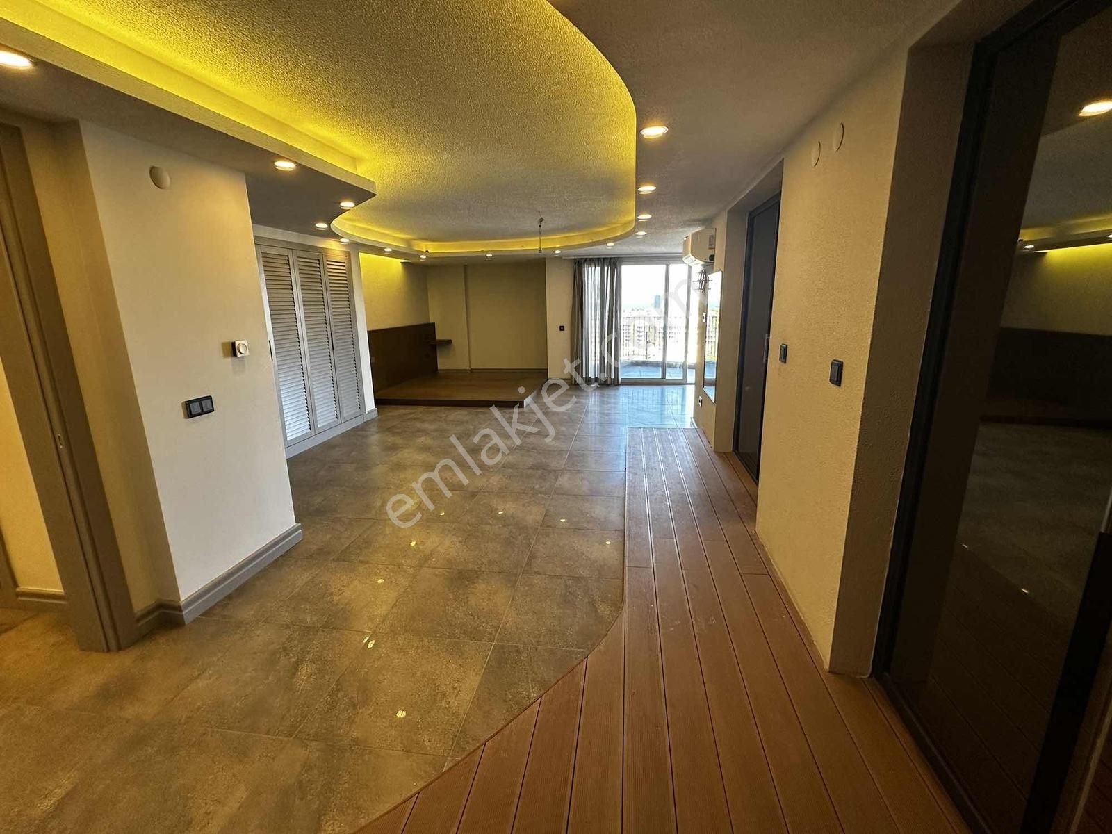 Narlıdere Doruk Life Sitesinde Deniz Manzaralı Lüks Villa - Görsel 17