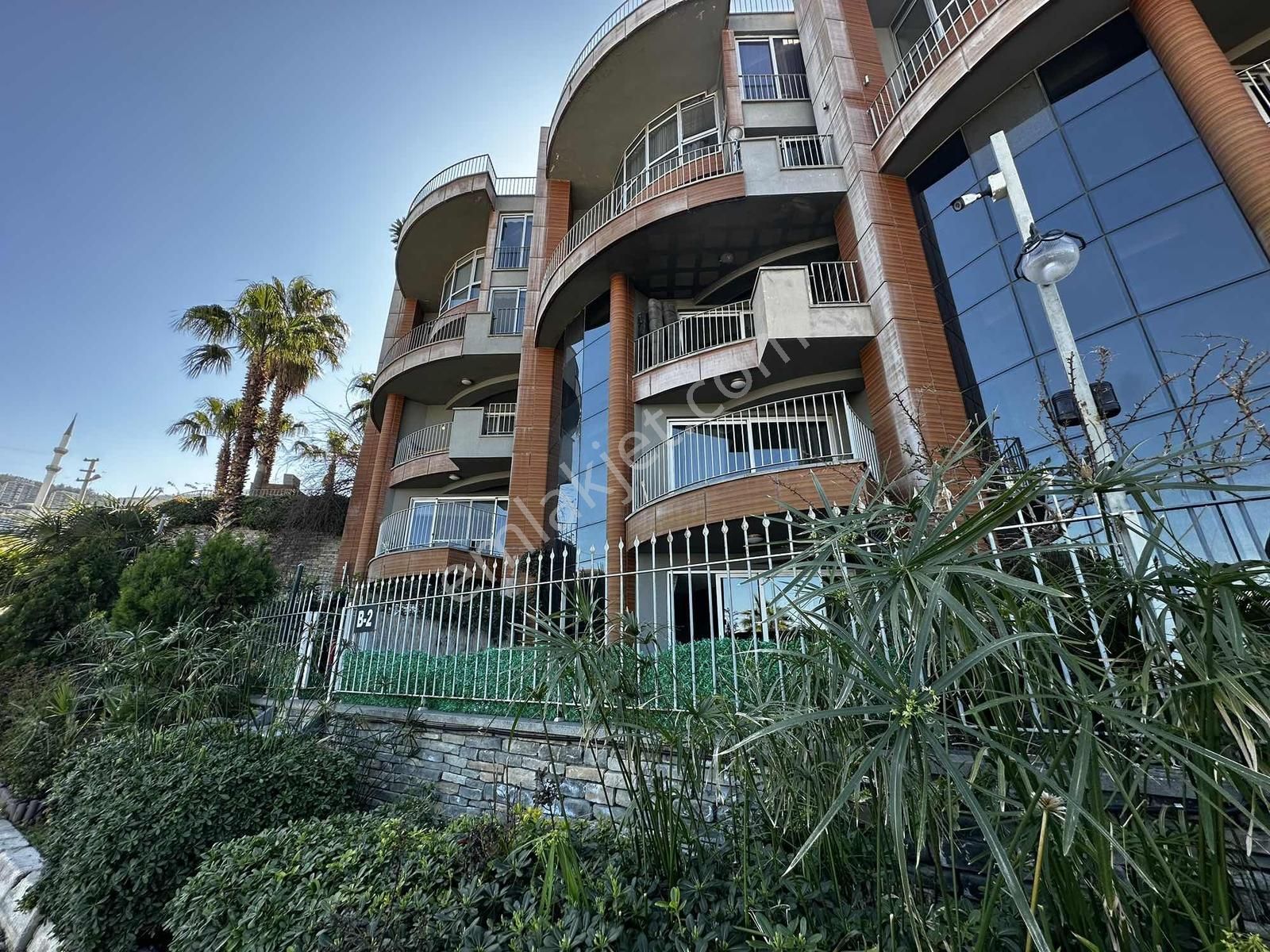 Narlıdere Doruk Life Sitesinde Deniz Manzaralı Lüks Villa - Görsel 34