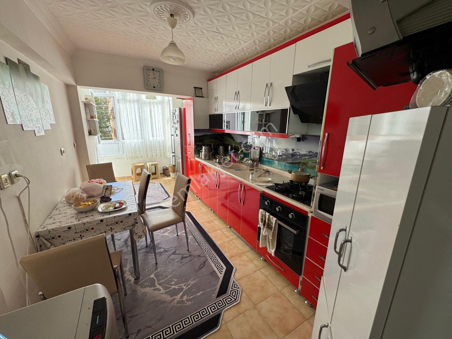 Es-astan E.gazide Site İçinde 3+1 Ara Kat Fırsat Daire