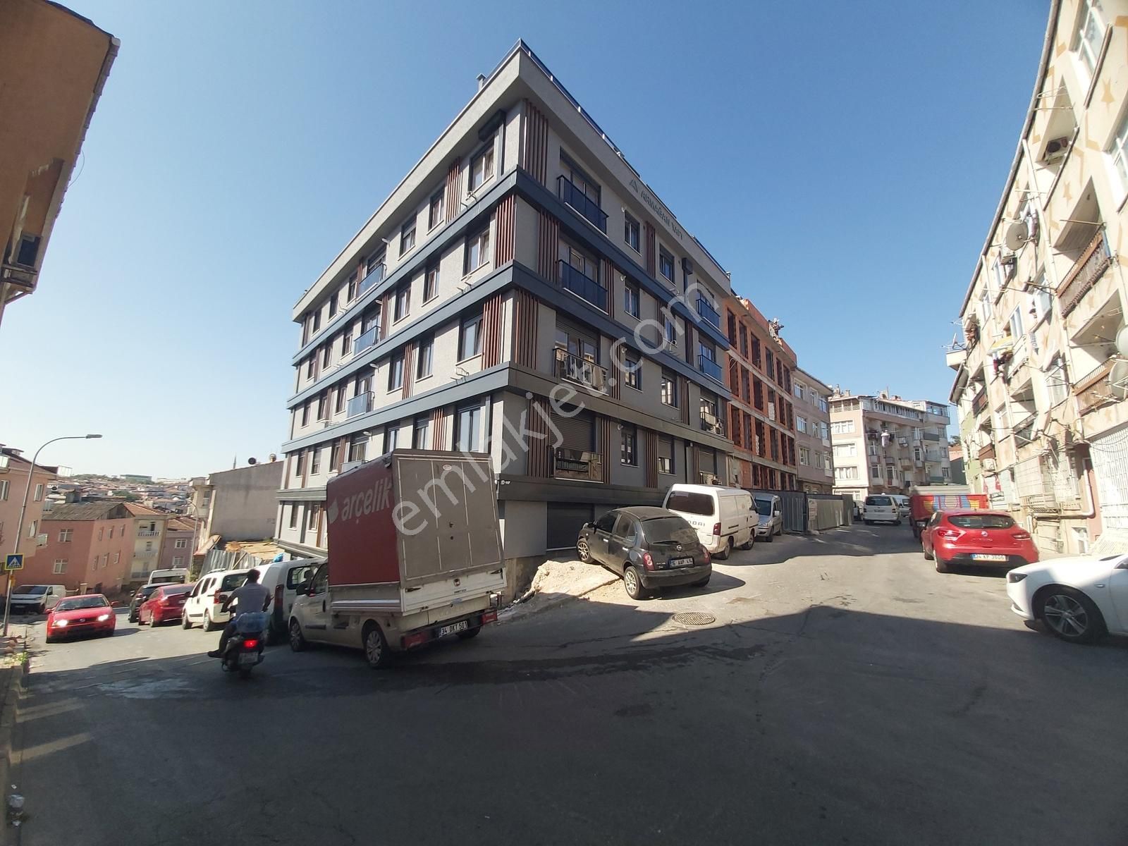 Aktaştan Merkeze Yakın Yeni Binada Otoparklı1+1 Çatı Katı Daire