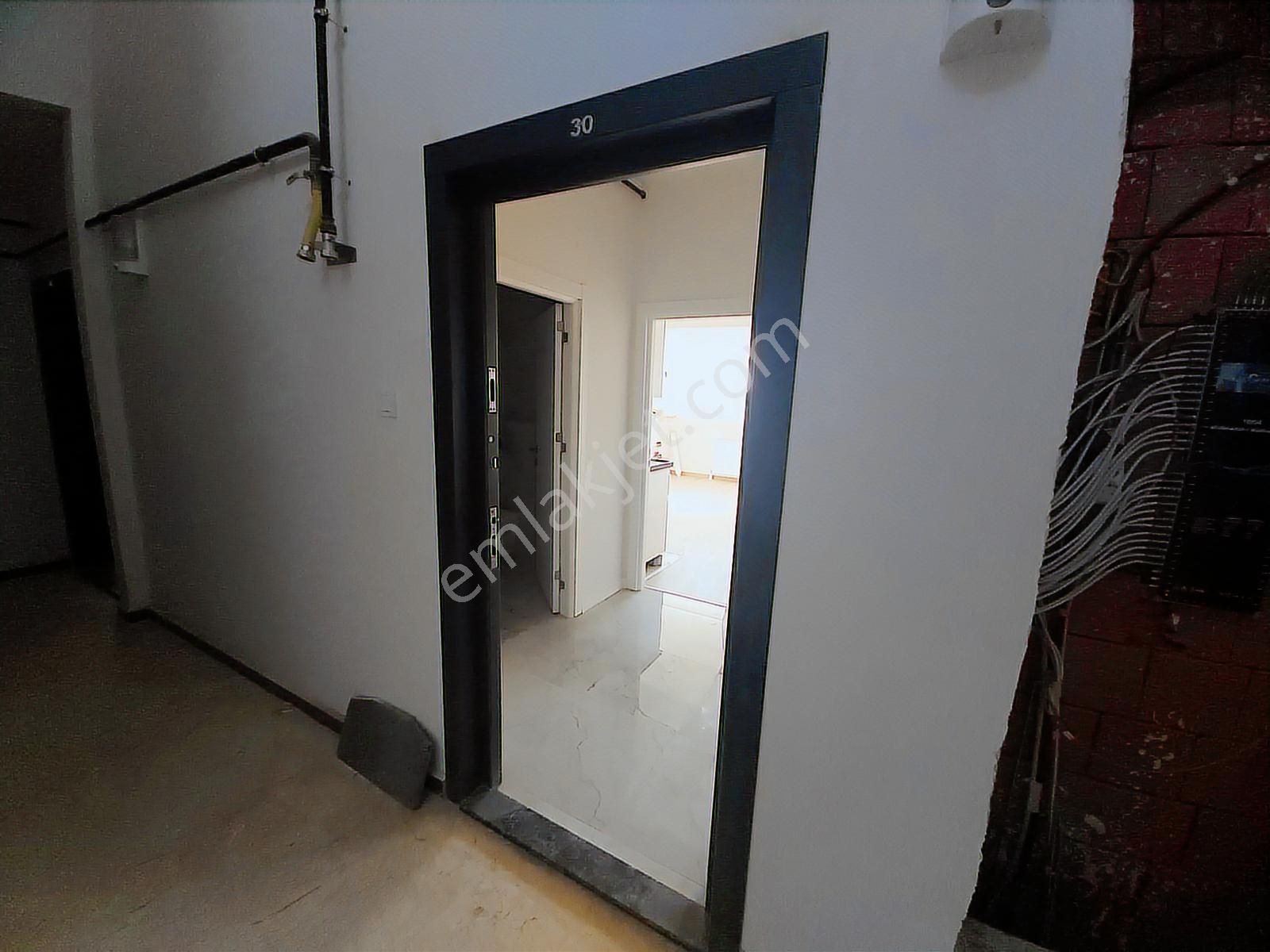 Aktaştan Merkeze Yakın Yeni Binada Otoparklı1+1 Çatı Katı Daire - Görsel 30