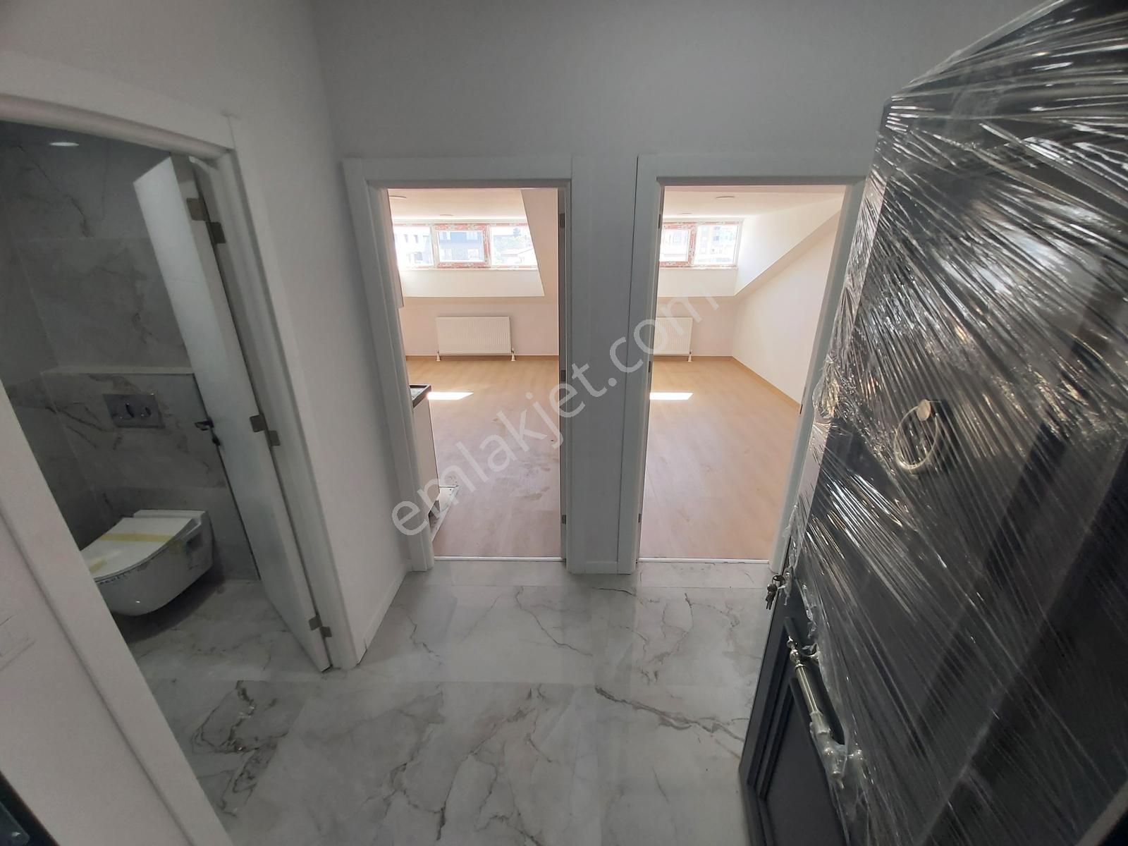 Aktaştan Merkeze Yakın Yeni Binada Otoparklı1+1 Çatı Katı Daire - Görsel 24