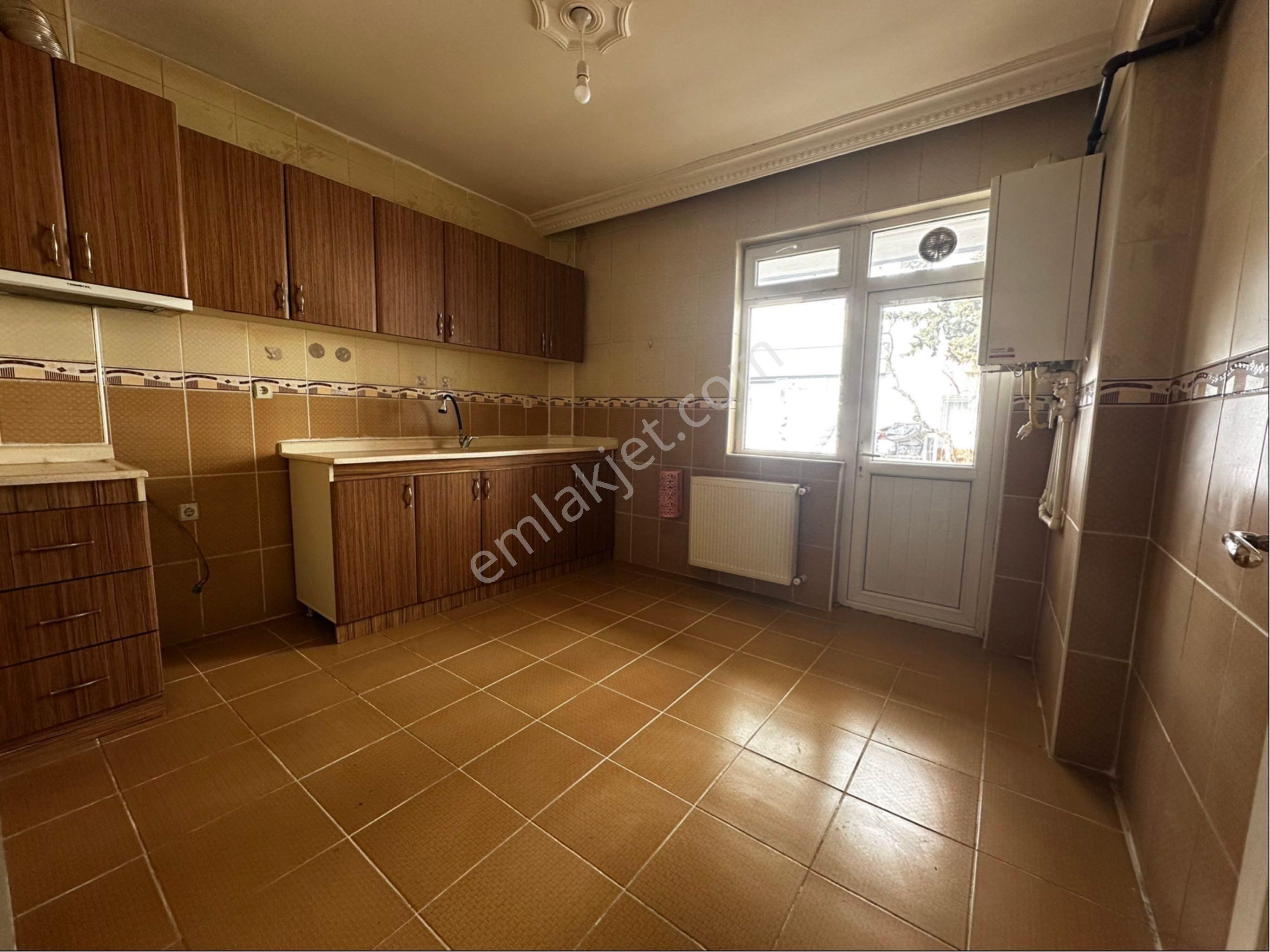 Osmangazi Baştuğ Sokakta Asansörlü Üst Katta Kiralık 3+1 - Görsel 8