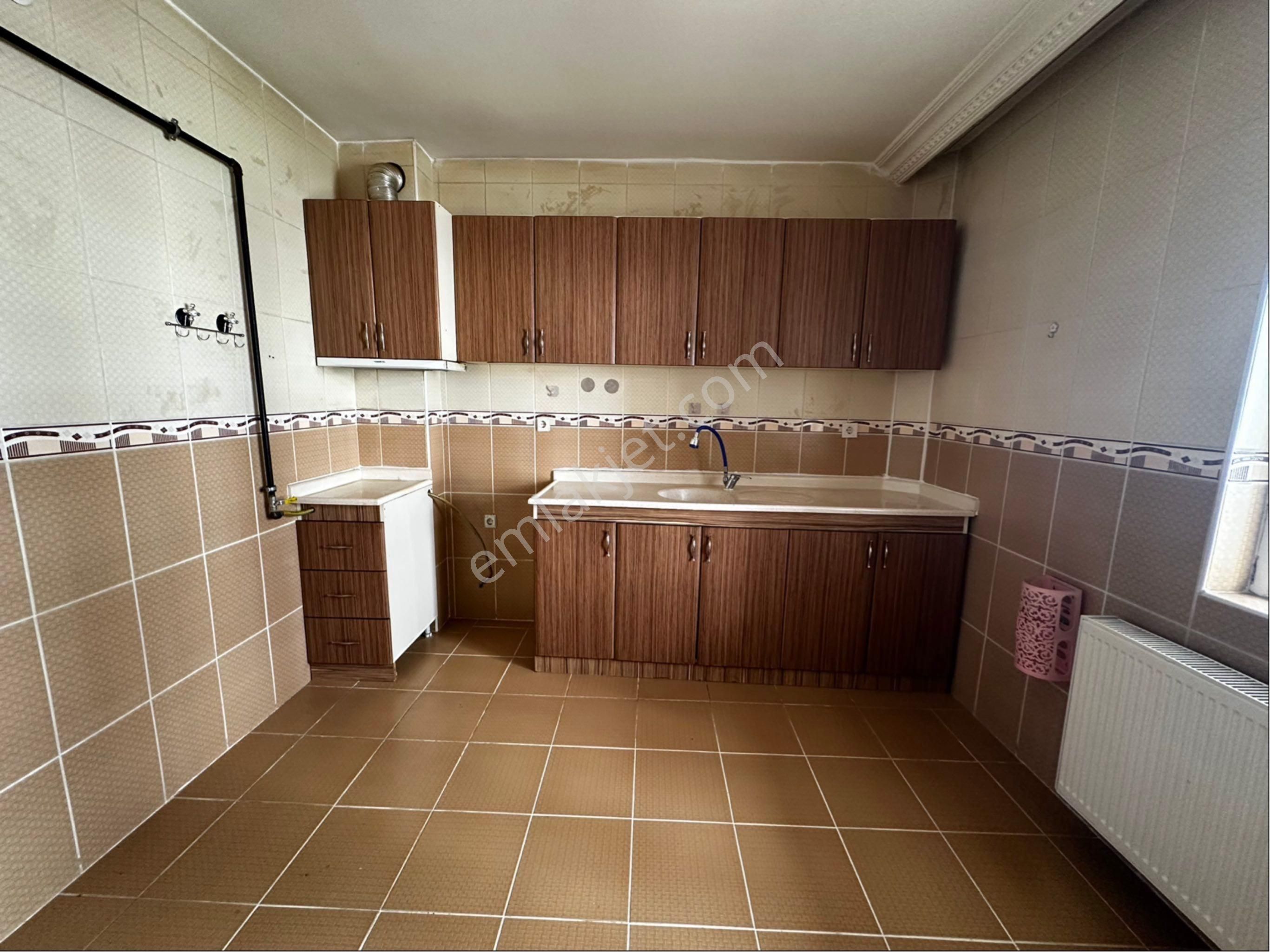 Osmangazi Baştuğ Sokakta Asansörlü Üst Katta Kiralık 3+1 - Görsel 6