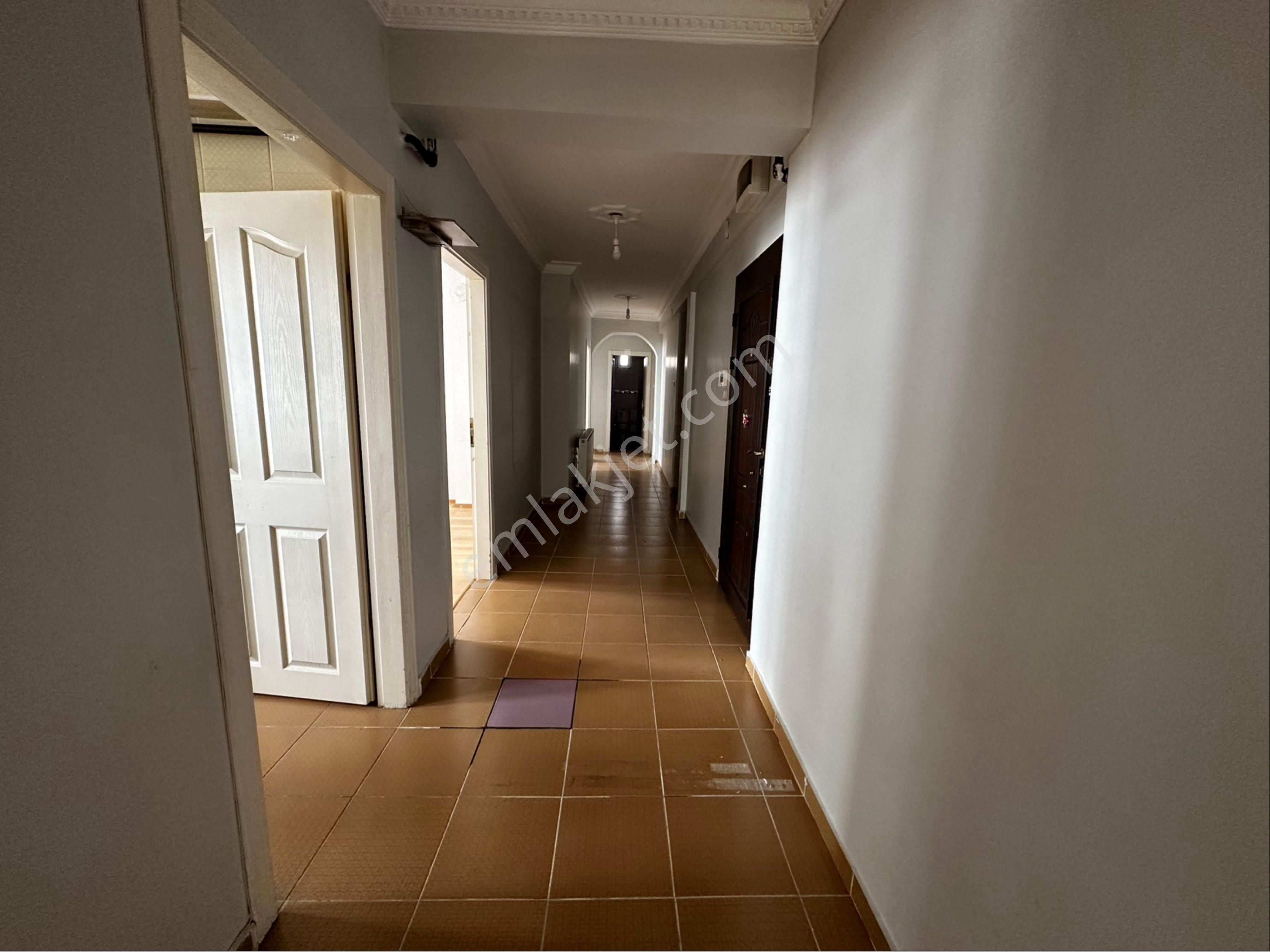 Osmangazi Baştuğ Sokakta Asansörlü Üst Katta Kiralık 3+1 - Görsel 23