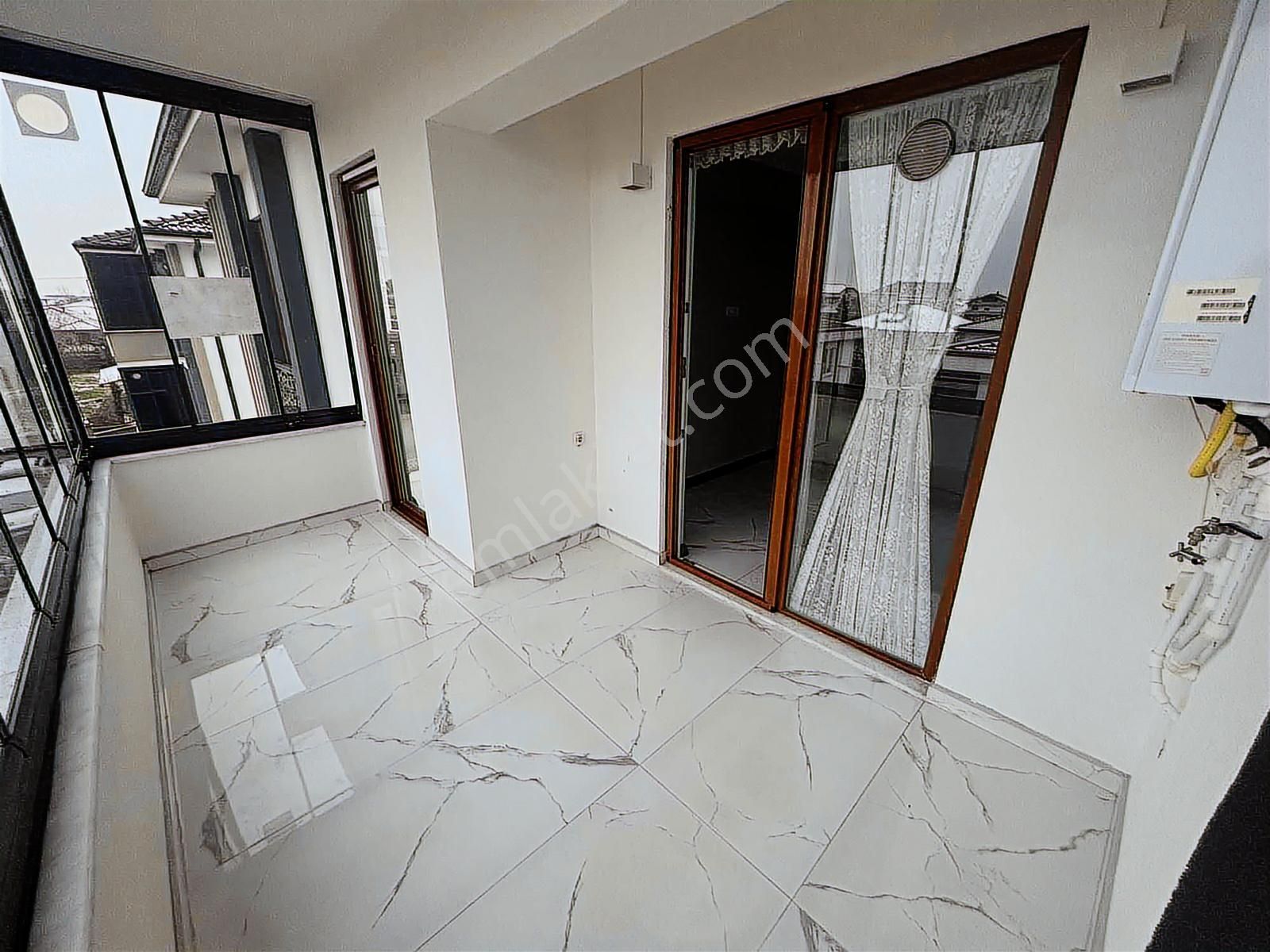 Lüks | 3.kat | Ön Cephe | Çift Balkonlu | İskanlı | 3+1 Daire - Görsel 8