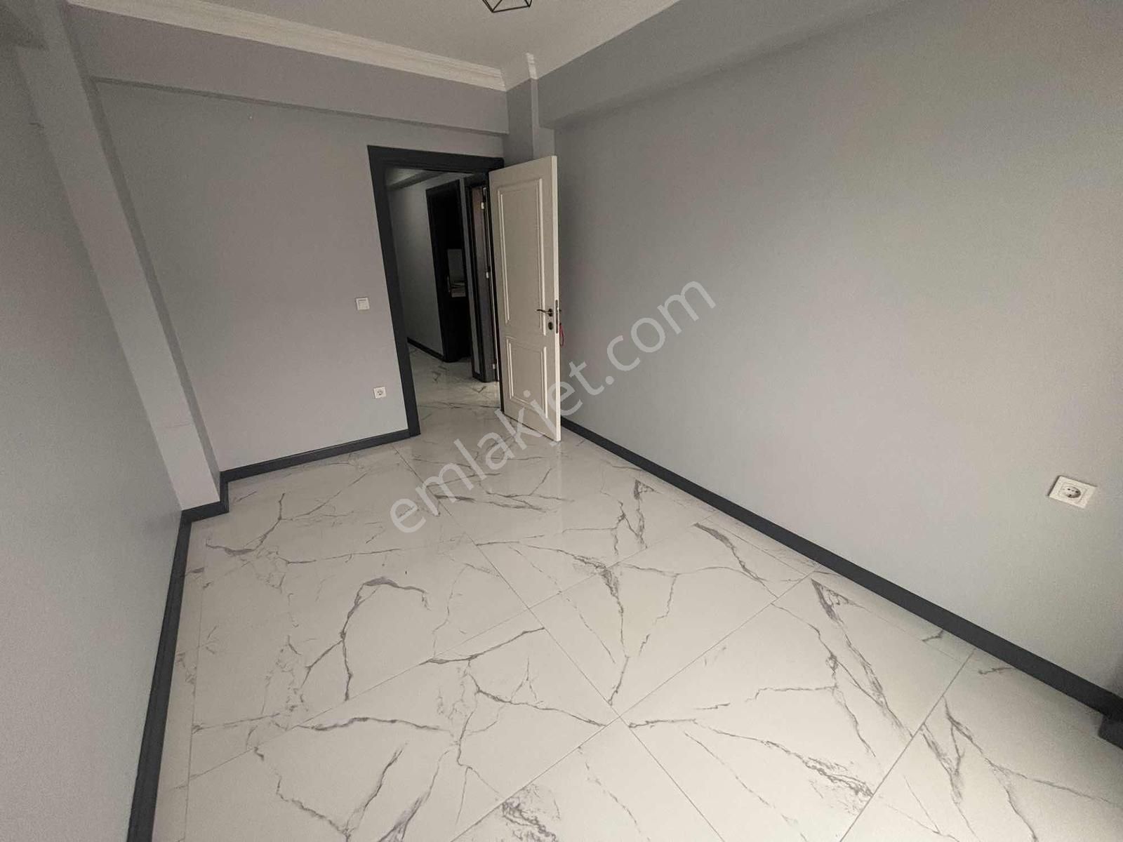 Lüks | 3.kat | Ön Cephe | Çift Balkonlu | İskanlı | 3+1 Daire - Görsel 15