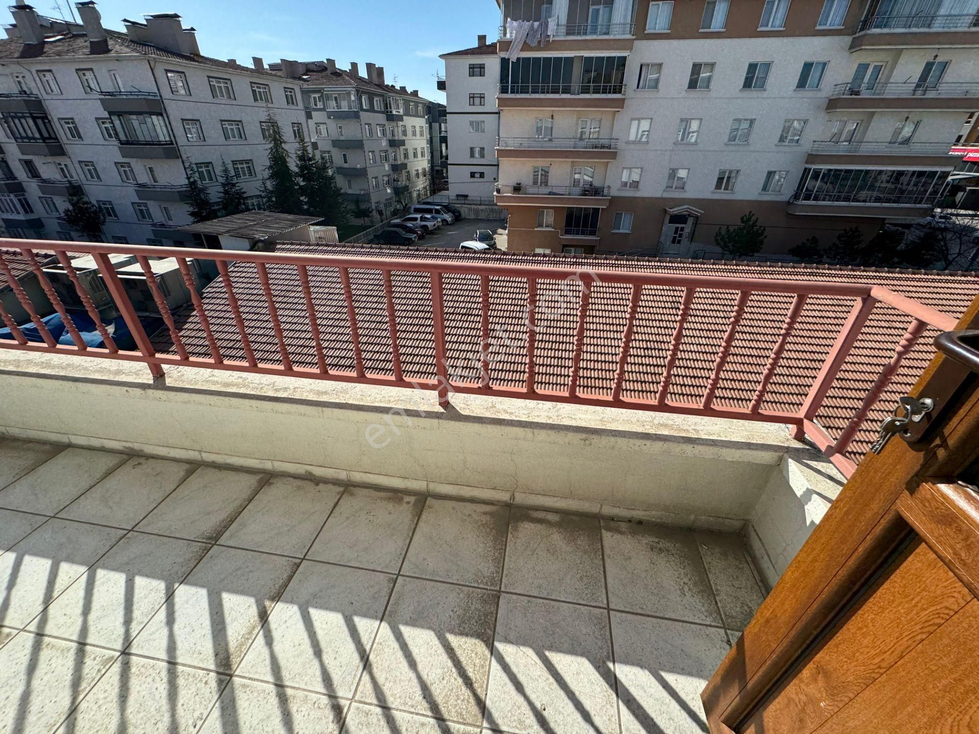 Es-astan Selçuklu Mahallesinde Cadde Üzerinde Ara Katta Geniş Metrekareli Daire - Görsel 29