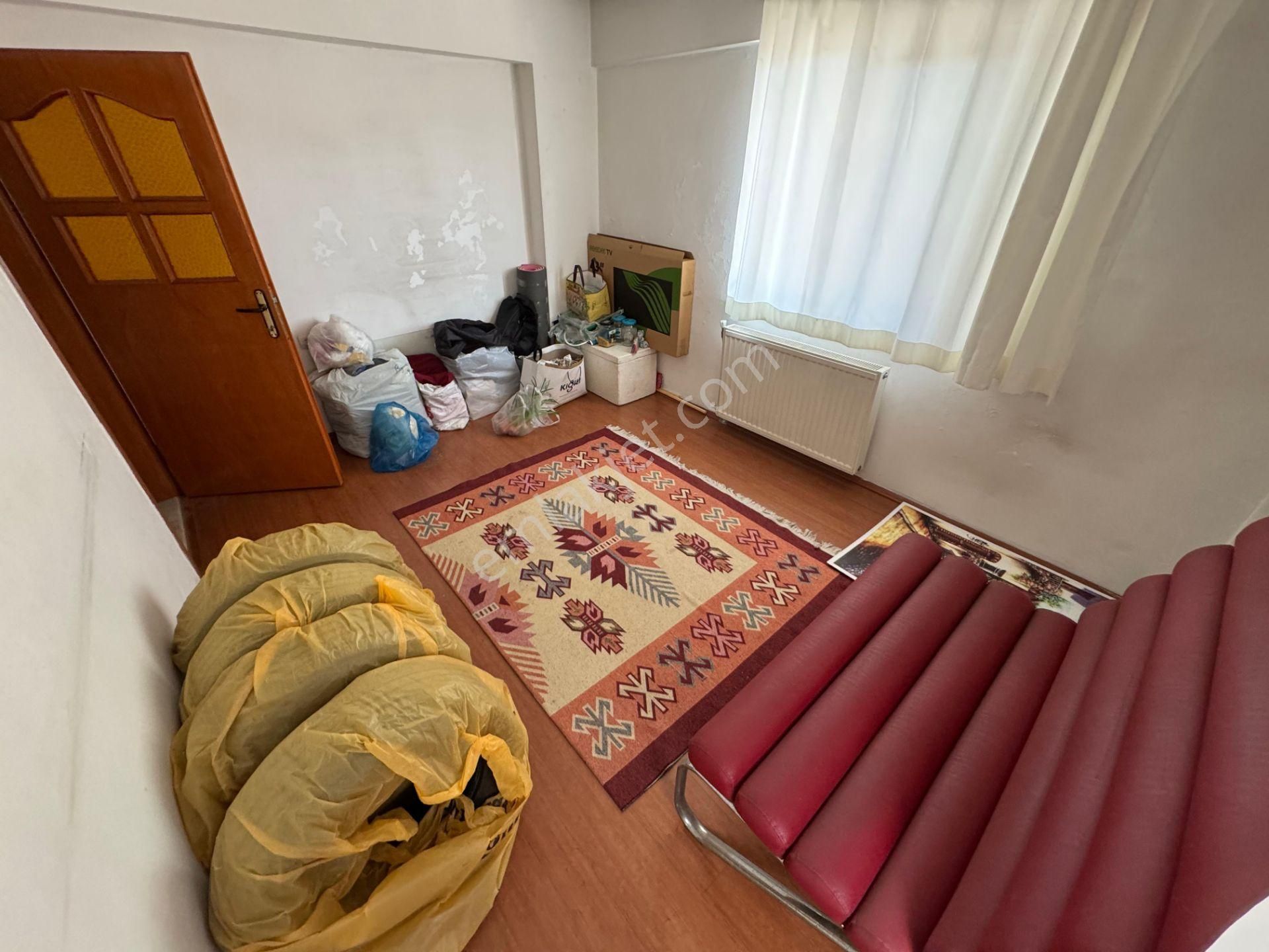 Es-astan Selçuklu Mahallesinde Cadde Üzerinde Ara Katta Geniş Metrekareli Daire - Görsel 13