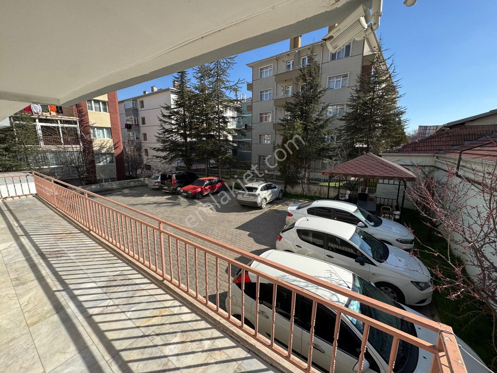 Es-astan Selçuklu Mahallesinde Cadde Üzerinde Ara Katta Geniş Metrekareli Daire - Görsel 31