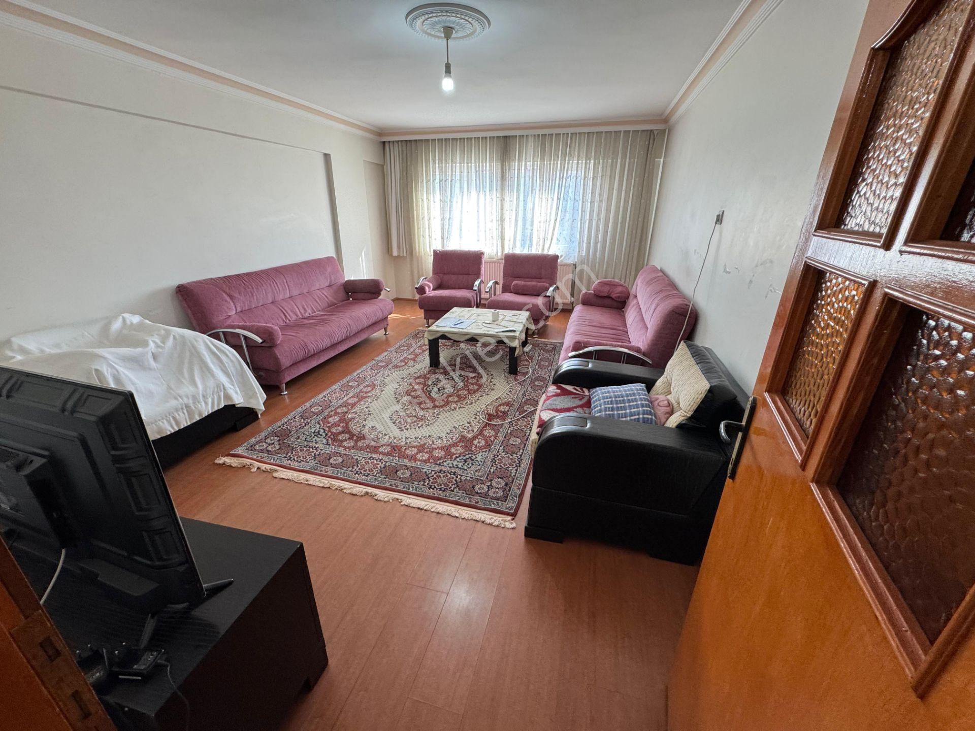 Es-astan Selçuklu Mahallesinde Cadde Üzerinde Ara Katta Geniş Metrekareli Daire - Görsel 4