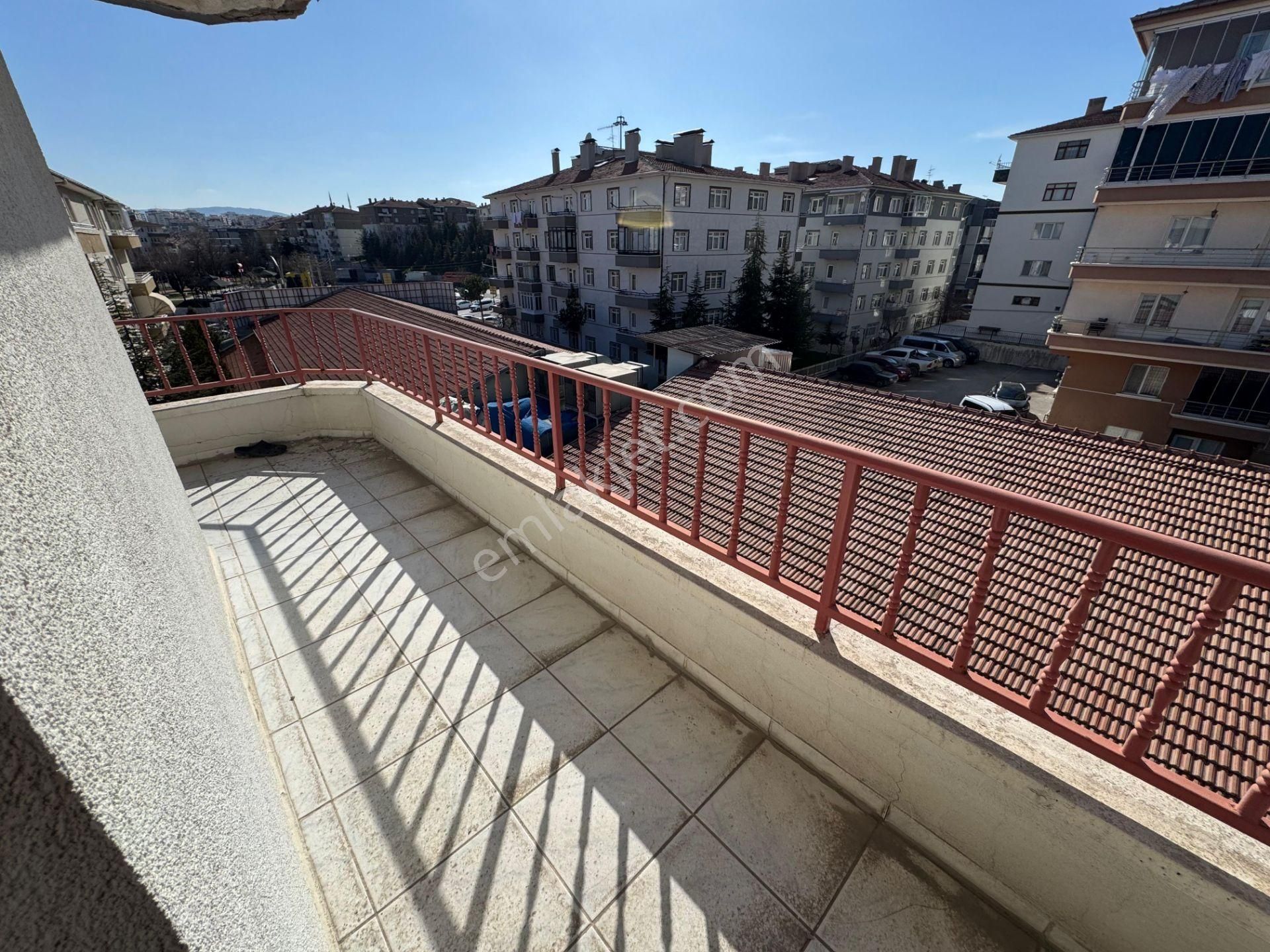 Es-astan Selçuklu Mahallesinde Cadde Üzerinde Ara Katta Geniş Metrekareli Daire - Görsel 33