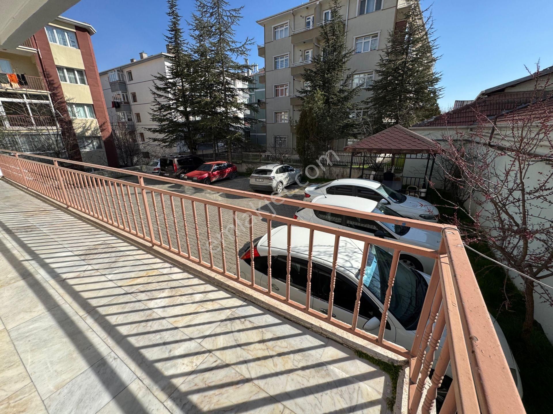 Es-astan Selçuklu Mahallesinde Cadde Üzerinde Ara Katta Geniş Metrekareli Daire - Görsel 32