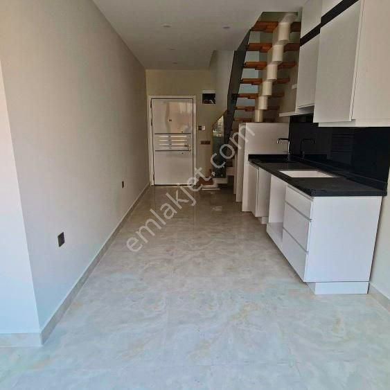 Alanya Mahmutlar’da Denize İlk Bina Lüks Sitede 1+1 Dubleks Daire - Görsel 11