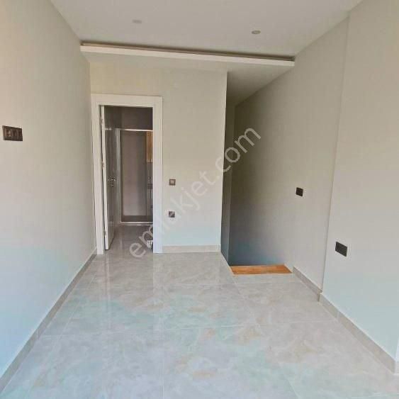 Alanya Mahmutlar’da Denize İlk Bina Lüks Sitede 1+1 Dubleks Daire - Görsel 17