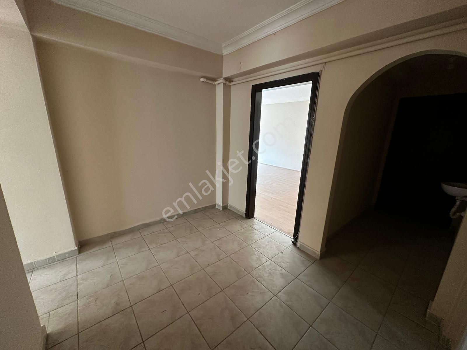 Osmangazi Cadde Dibi 3+1 135m2 21000 Tl - Görsel 15