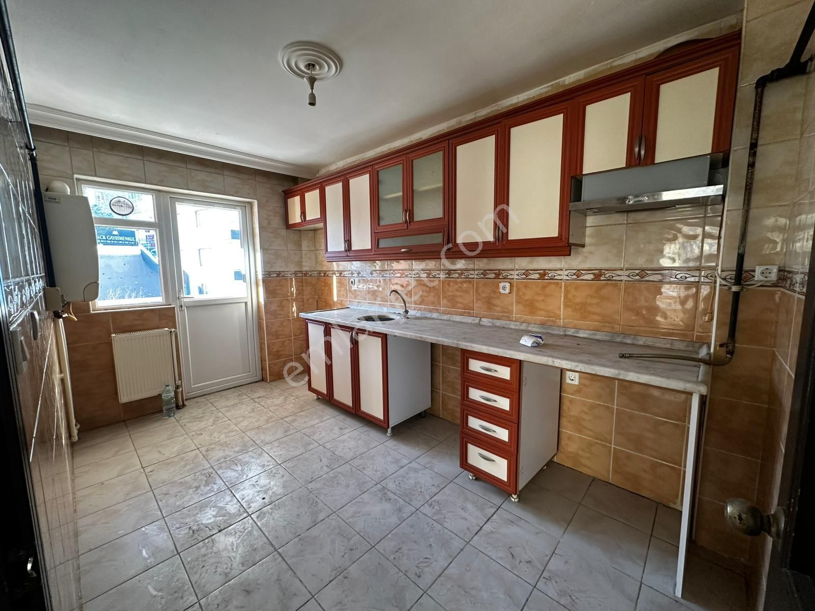 Osmangazi Cadde Dibi 3+1 135m2 21000 Tl - Görsel 3