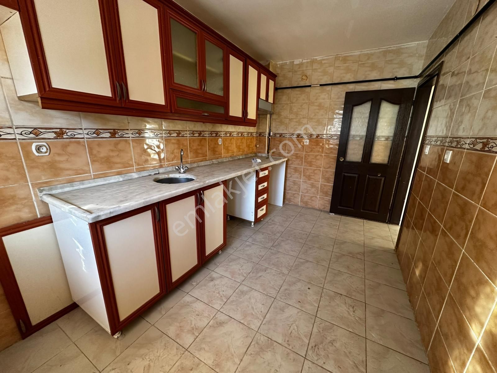 Osmangazi Cadde Dibi 3+1 135m2 21000 Tl - Görsel 2