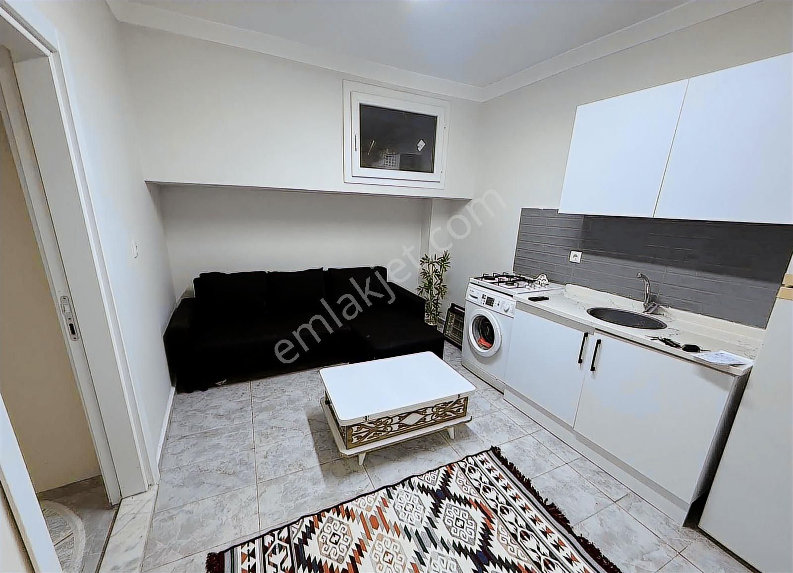 Bayraklı Soğukkuyu'da Merkezi Konumda Eşyalı Kiralık 1+1 Daire