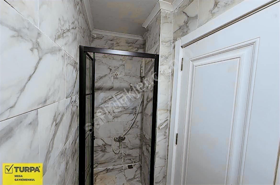 Bayraklı Soğukkuyu'da Merkezi Konumda Eşyalı Kiralık 1+1 Daire - Görsel 19