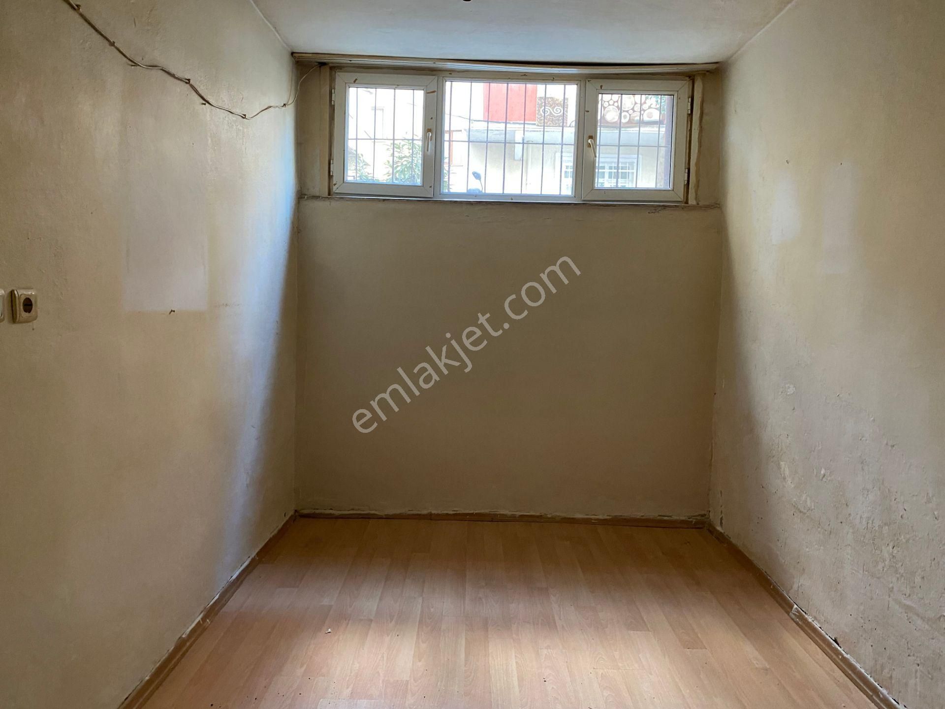 Avrupa Emlak Tan Menderes Mh 60m²1+1 Yarım Bodrum,doğalgazsız,sobalı,menderes Metroya Yakın(bekara)