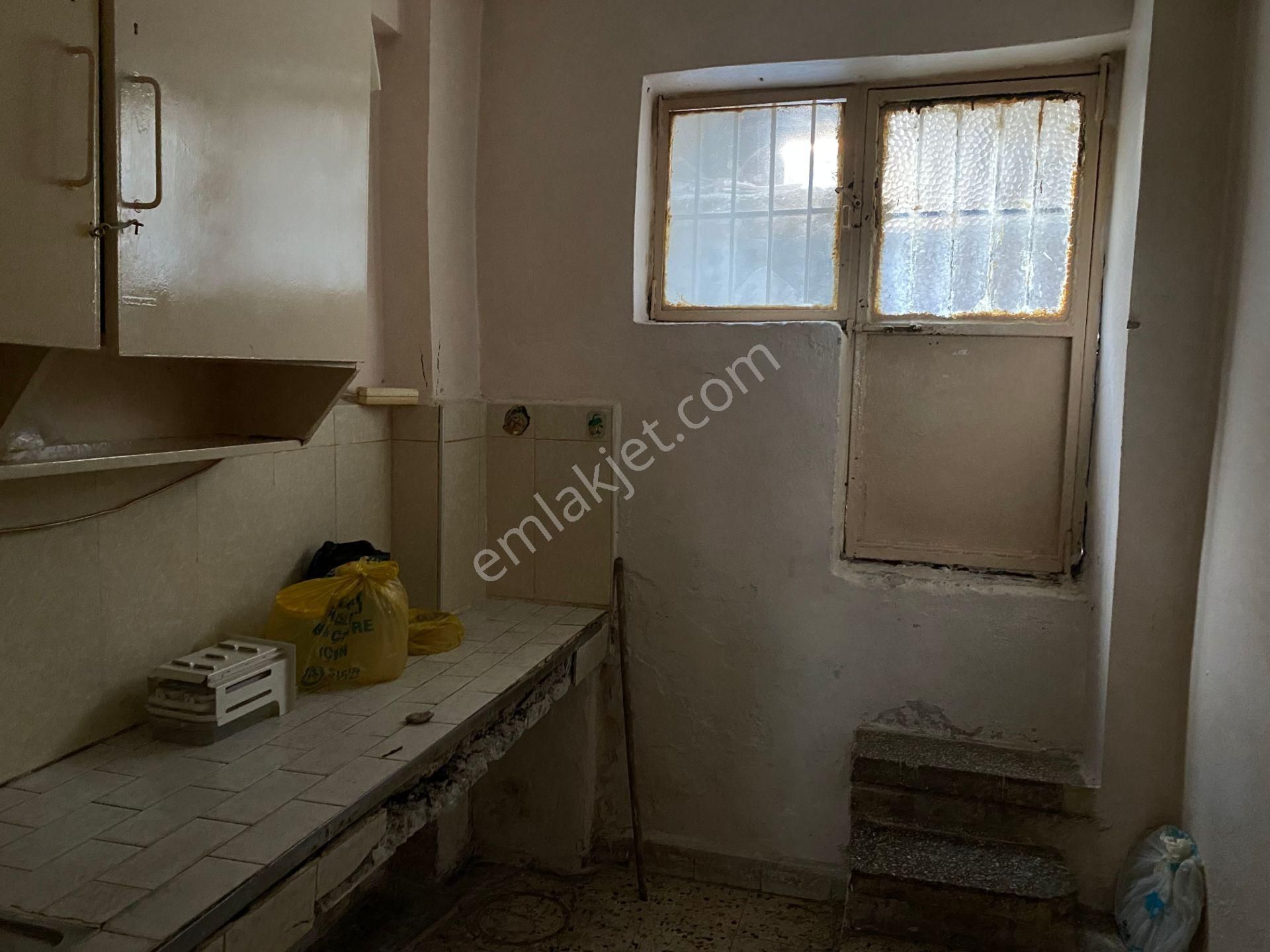 Avrupa Emlak Tan Menderes Mh 60m²1+1 Yarım Bodrum,doğalgazsız,sobalı,menderes Metroya Yakın(bekara) - Görsel 3
