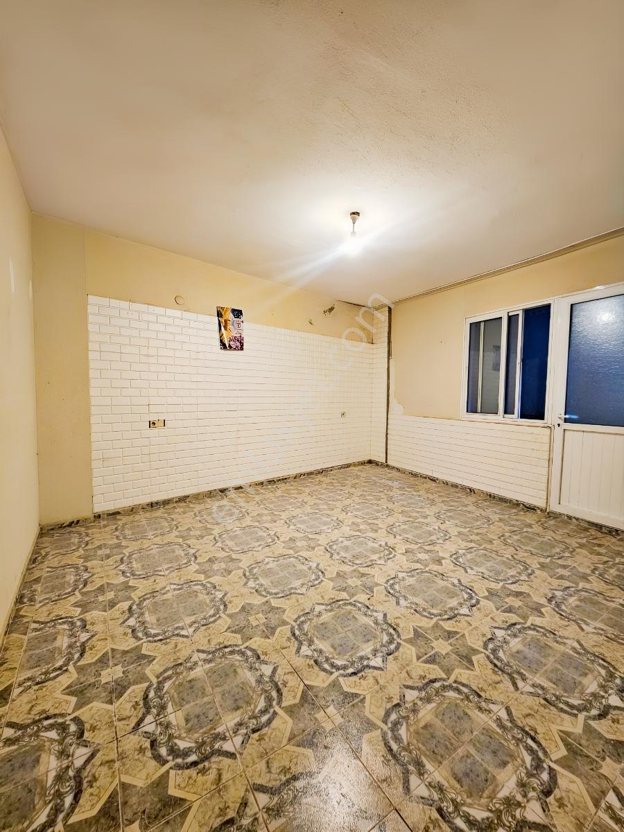 Mühendis Emlak'tan Karabağlar Merkez Bakımlı Temiz 120 M2 Daire.