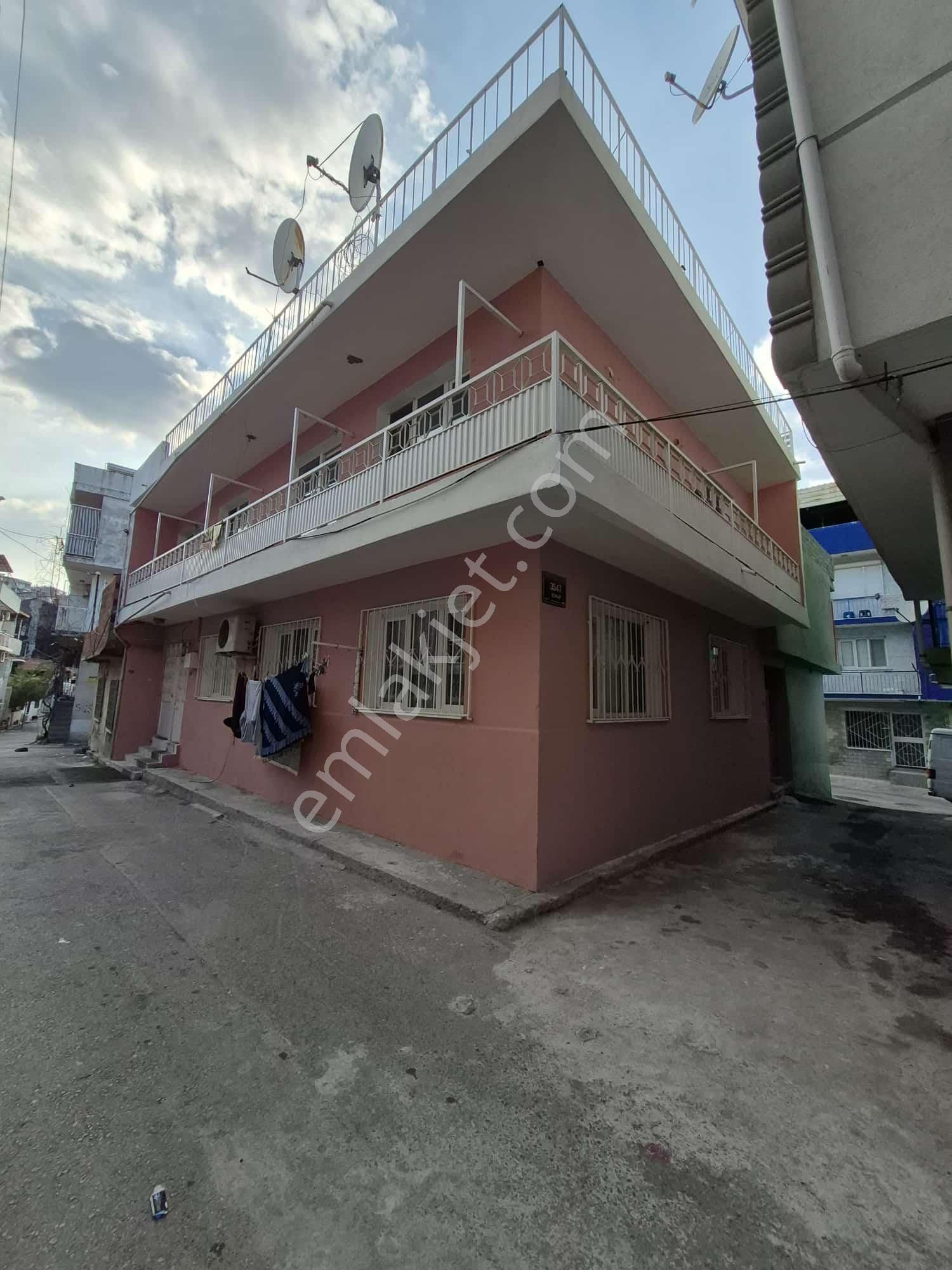 İzmir Konak Gürçeşme,iğdelidurak.üst Sokağında//teraslı,89m2/2katlı Müstakil Ev