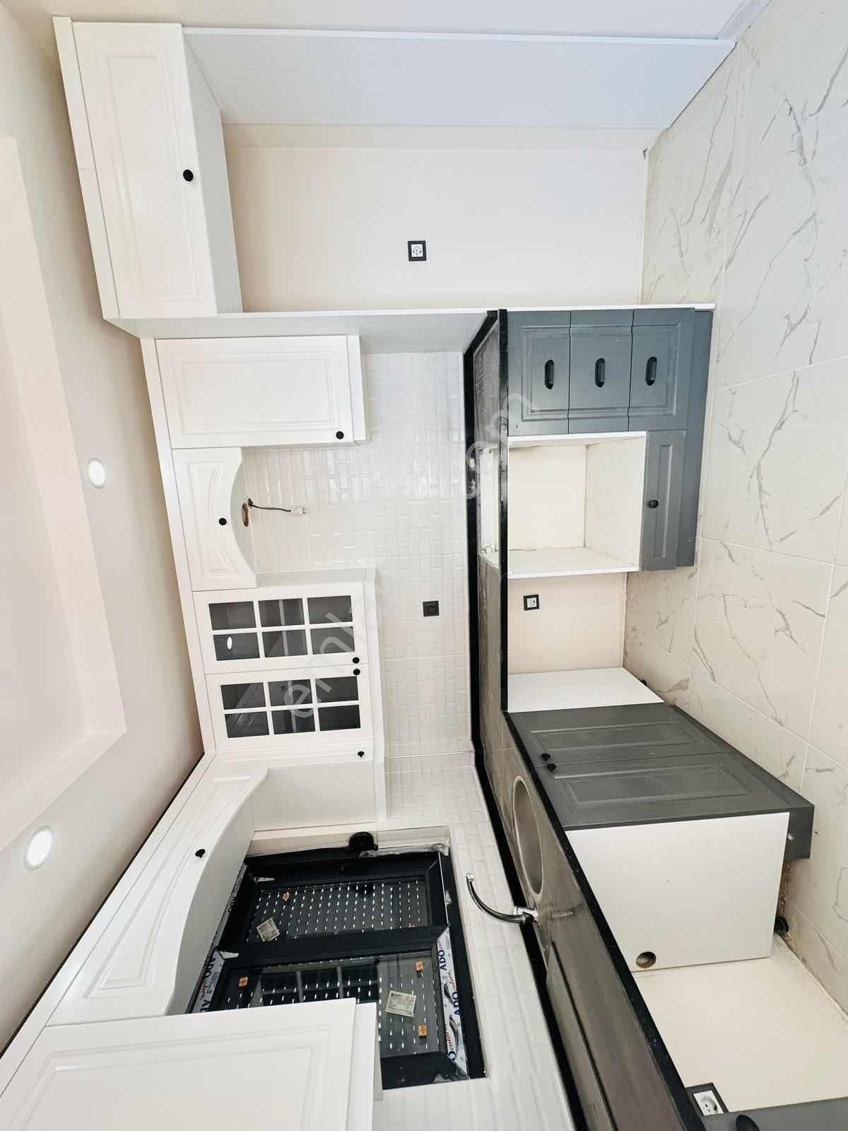 V.karşıyaka'da Havuzlu Tramvaya Adım Mesafede Her Şeyi Ayrı 2+1 - Görsel 5