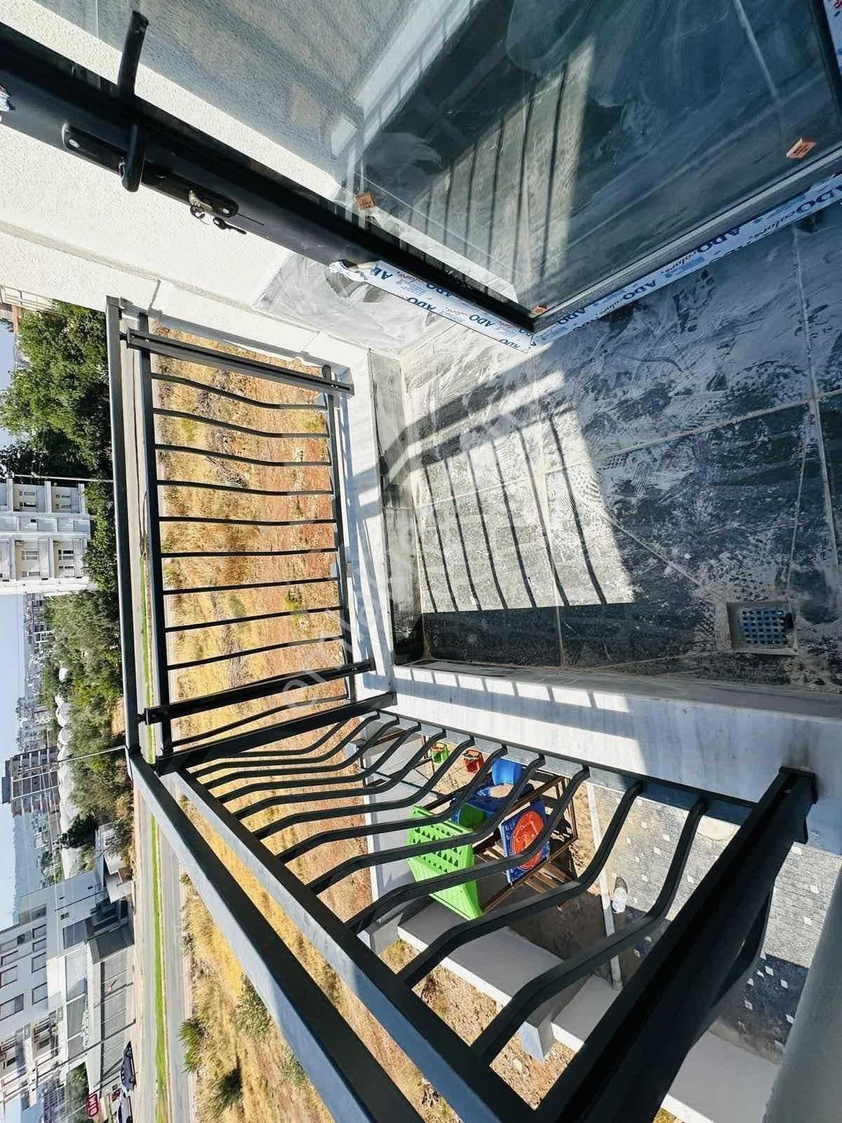 V.karşıyaka'da Havuzlu Tramvaya Adım Mesafede Her Şeyi Ayrı 2+1 - Görsel 16