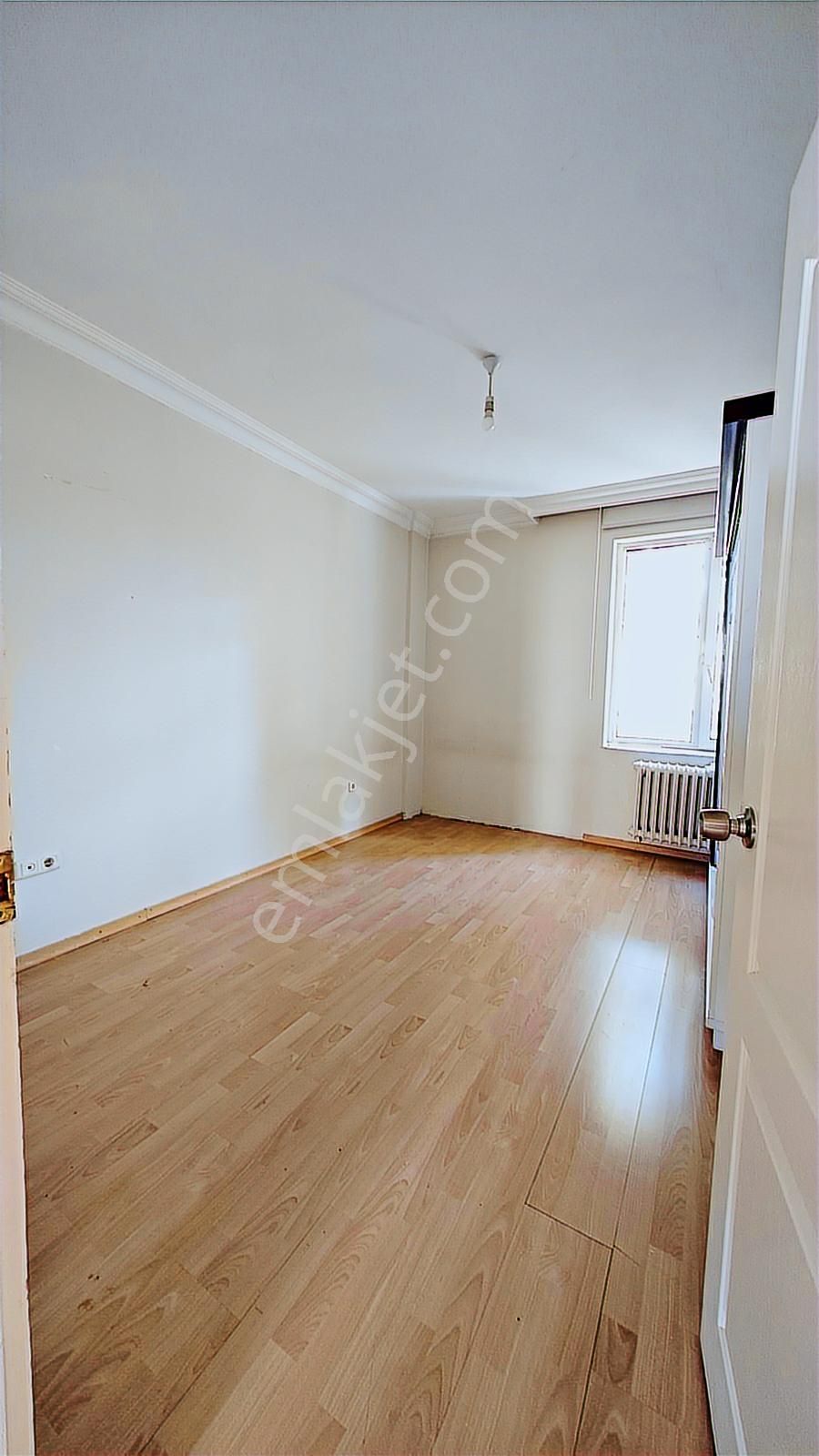 Barbaros Bulvarı Ertuğrul Sitesinde Otoparklı Klimalı Daire - Görsel 4