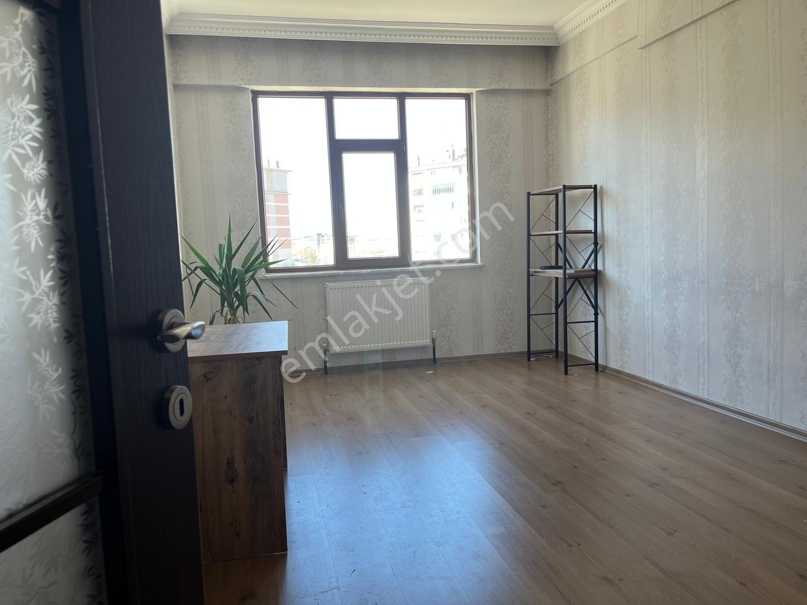 Sancak Mh Ataşehir Sitesi 3+1 Ara Kat Boş Kiralık Daire