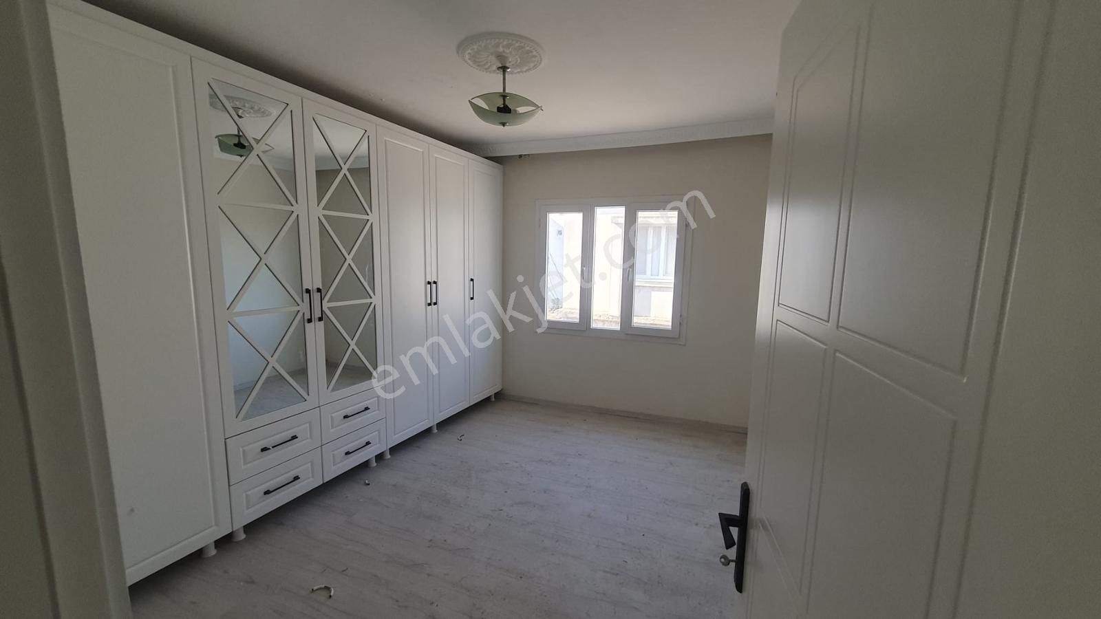 Kızılkaş Mah.de Satılık Eşyalı 2 Katlı 3+1 Müstakil Ev - Görsel 23