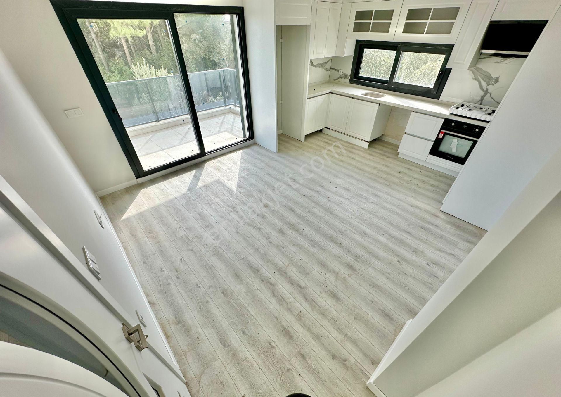 ꧁ay Emlaktan꧂küçükkuyu Mıhlı'da Butik Sitede Denize 300 M Deniz Gören Balkonlu Satılık 2+1 Daire - Görsel 10