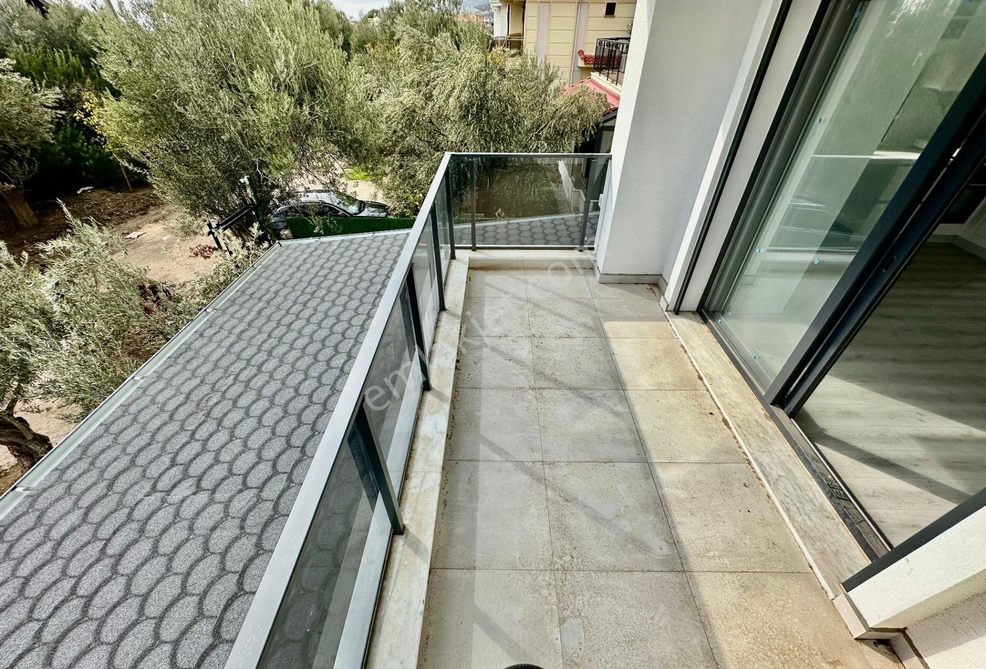 ꧁ay Emlaktan꧂küçükkuyu Mıhlı'da Butik Sitede Denize 300 M Deniz Gören Balkonlu Satılık 2+1 Daire - Görsel 13