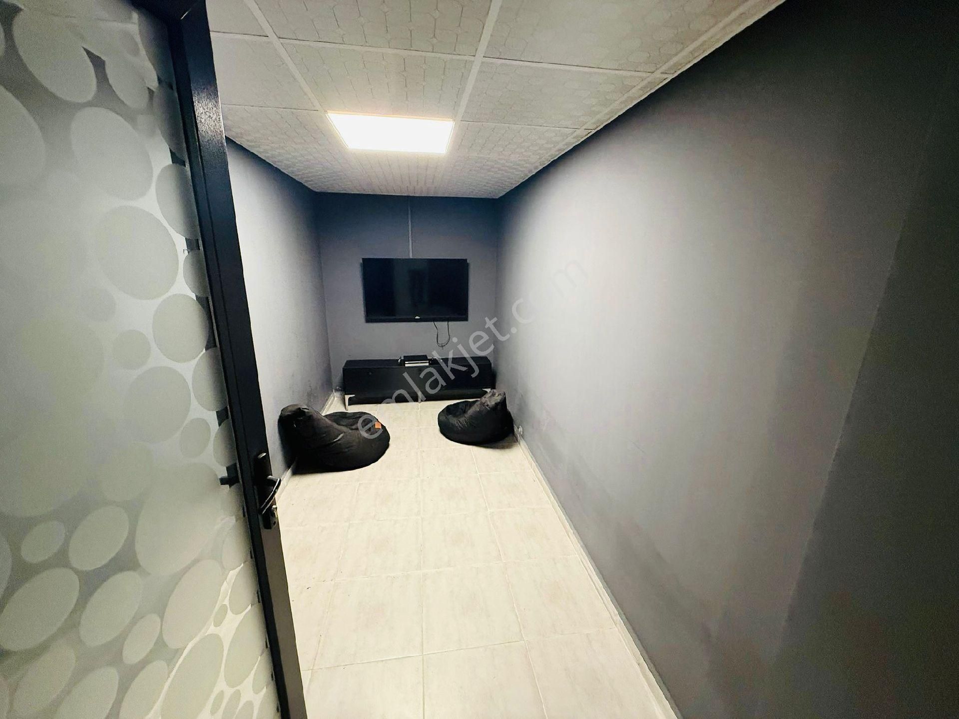 Kuşadasında 2+1 Eşyalı Havuzlu Sitede - Görsel 23