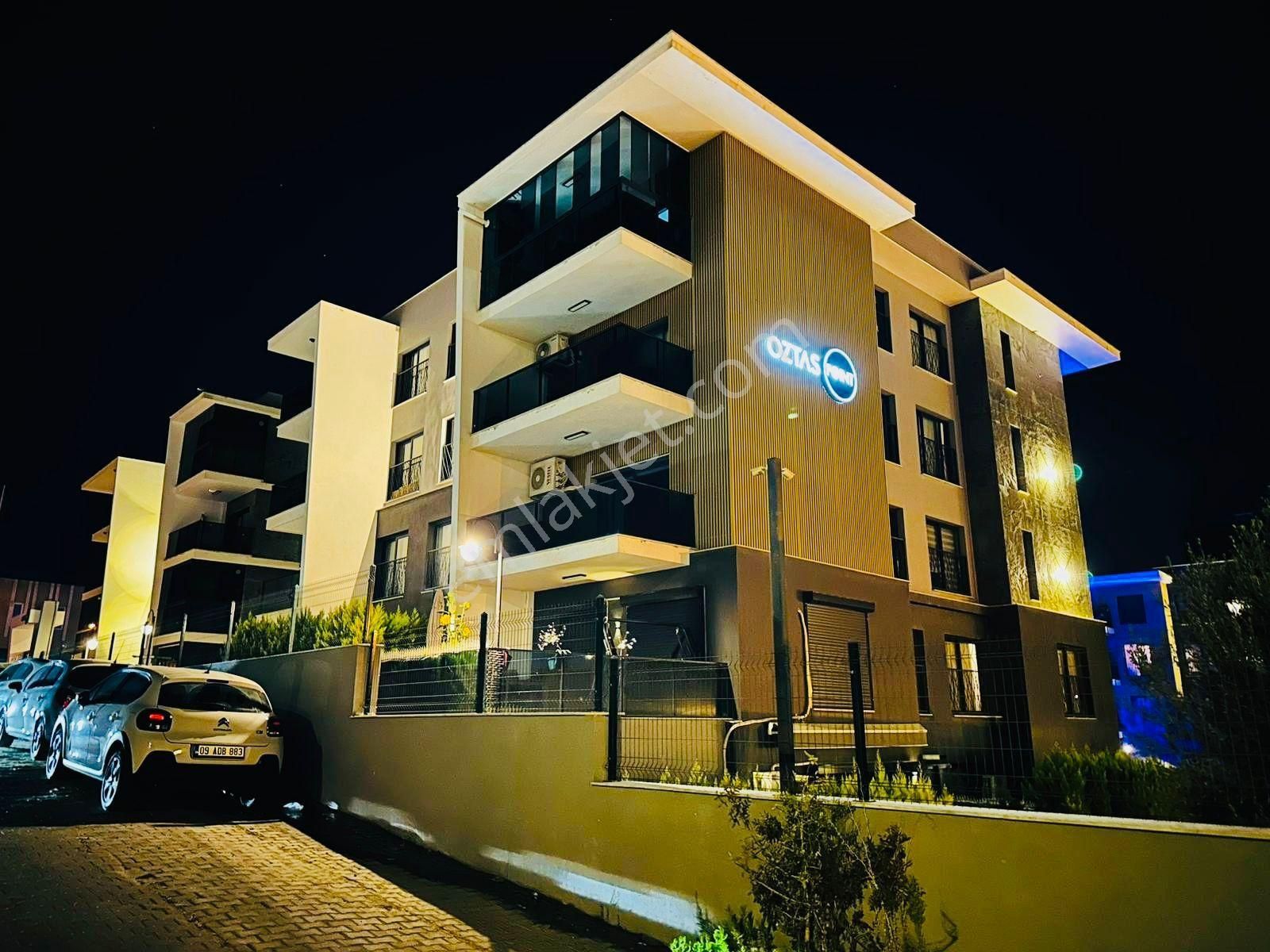 Kuşadasında 2+1 Eşyalı Havuzlu Sitede